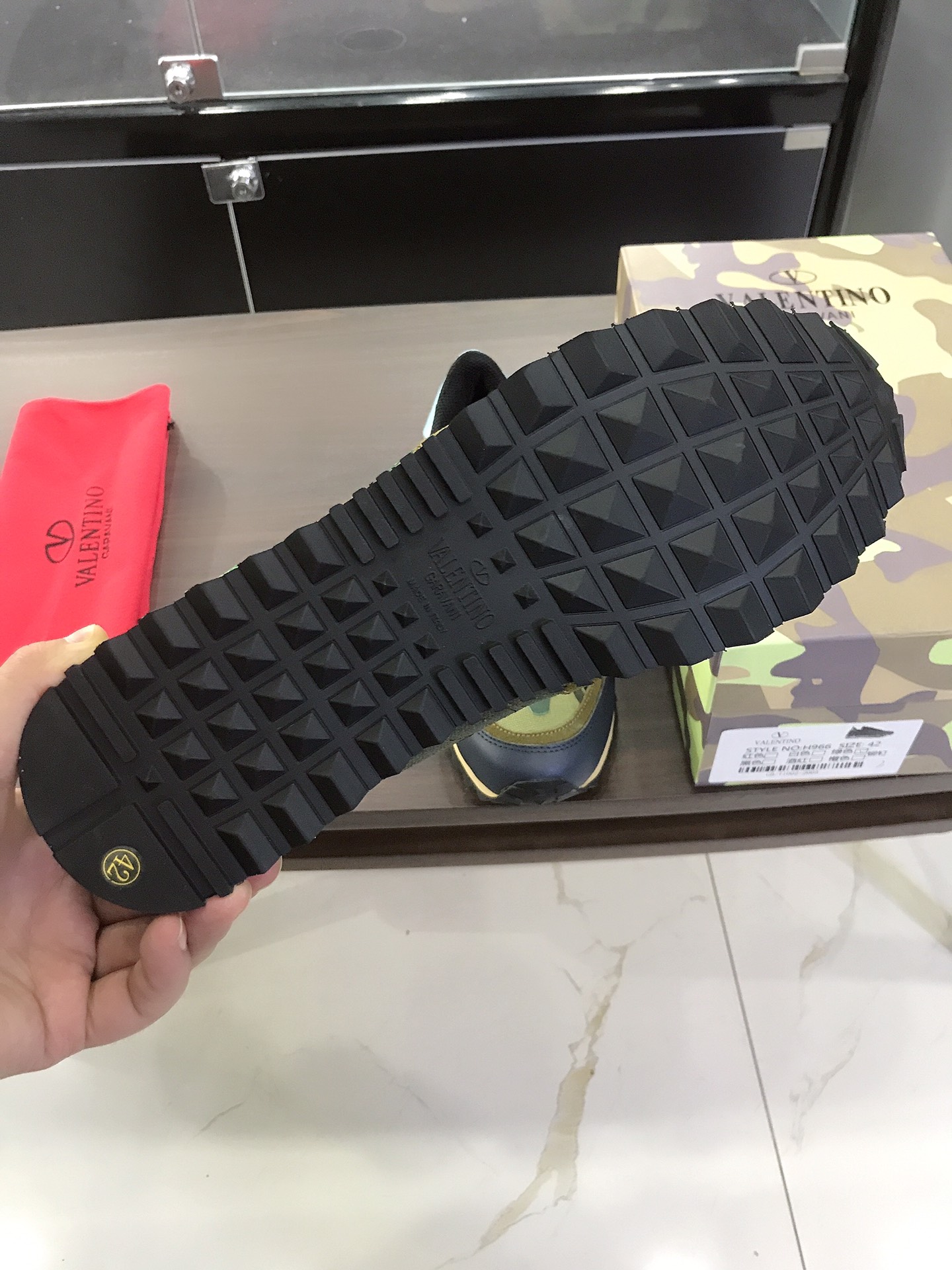 Valentino Garavani Rockrunner camouflage-print sneakers 6 - vstockx