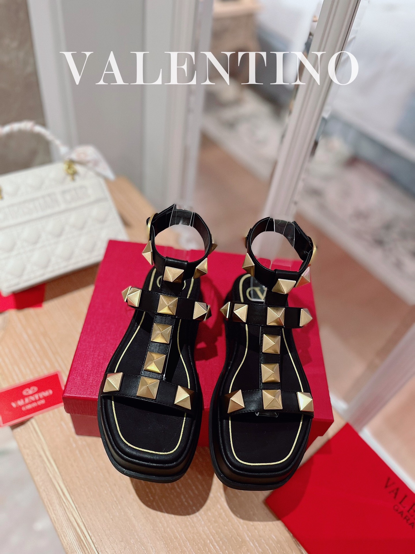 VALENTINO GARAVANI Roman Stud WOMEN 1 - vstockx