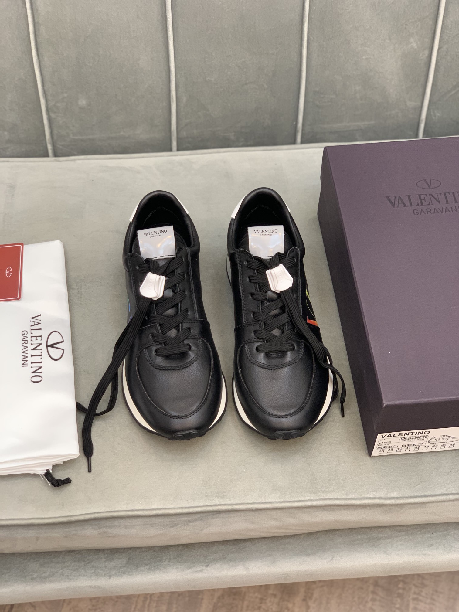 Valentino Garavani Low-top sneakers 4 - vstockx