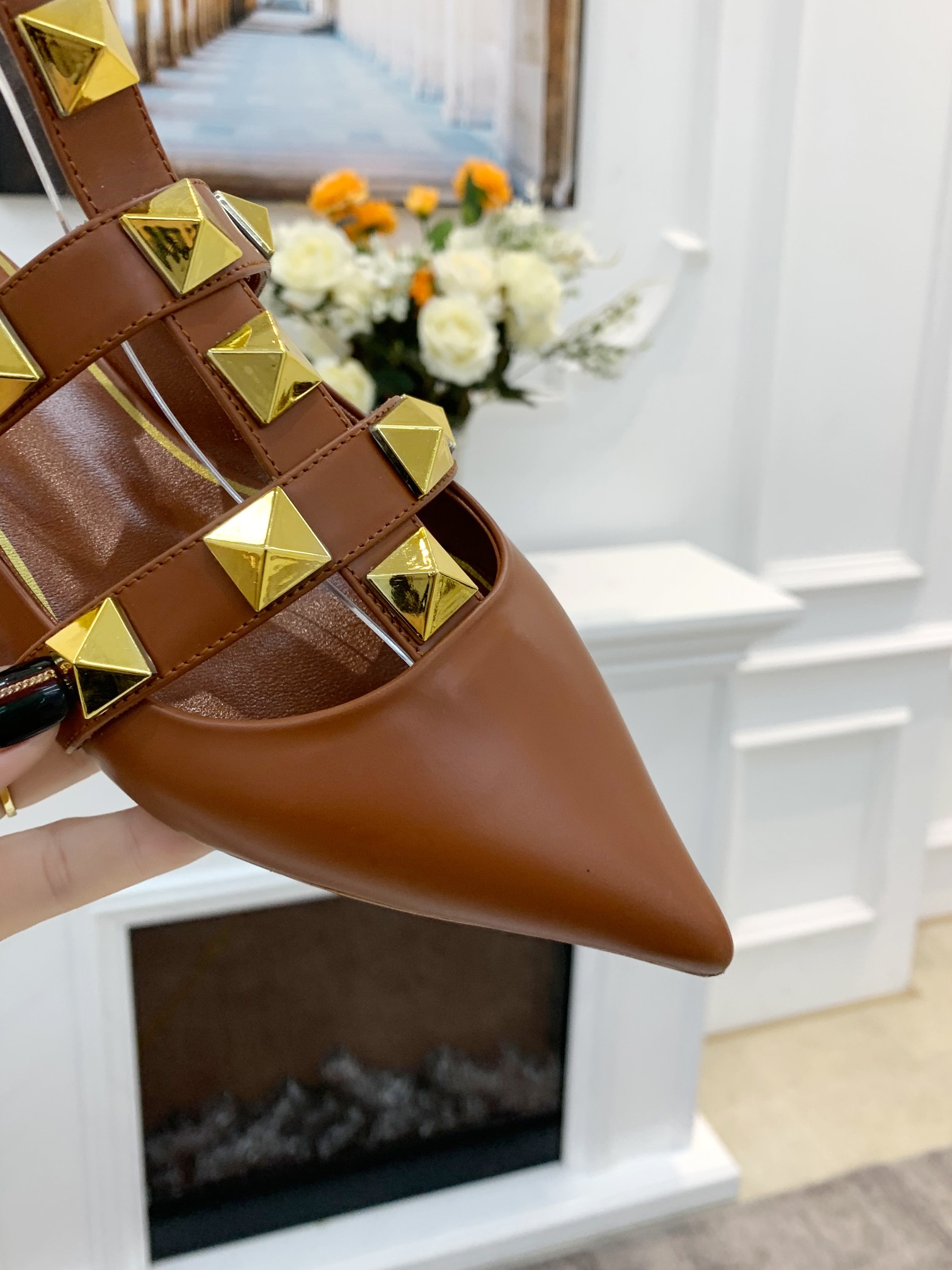 VALENTINO GARAVANI Roman Stud WOMEN 33 - vstockx