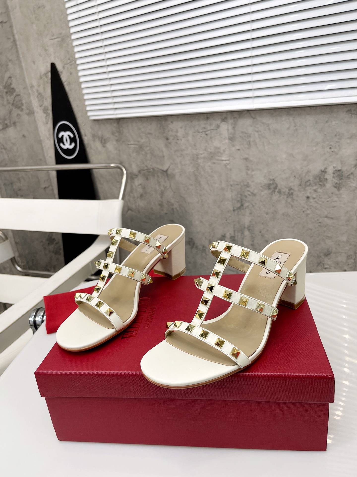 VALENTINO GARAVANI Rockstud WOMEN 5 - vstockx