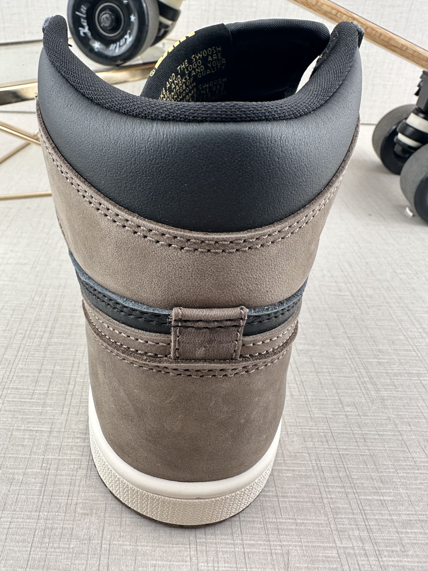 Jordan 1 Retro High OG Palomino - vstockx