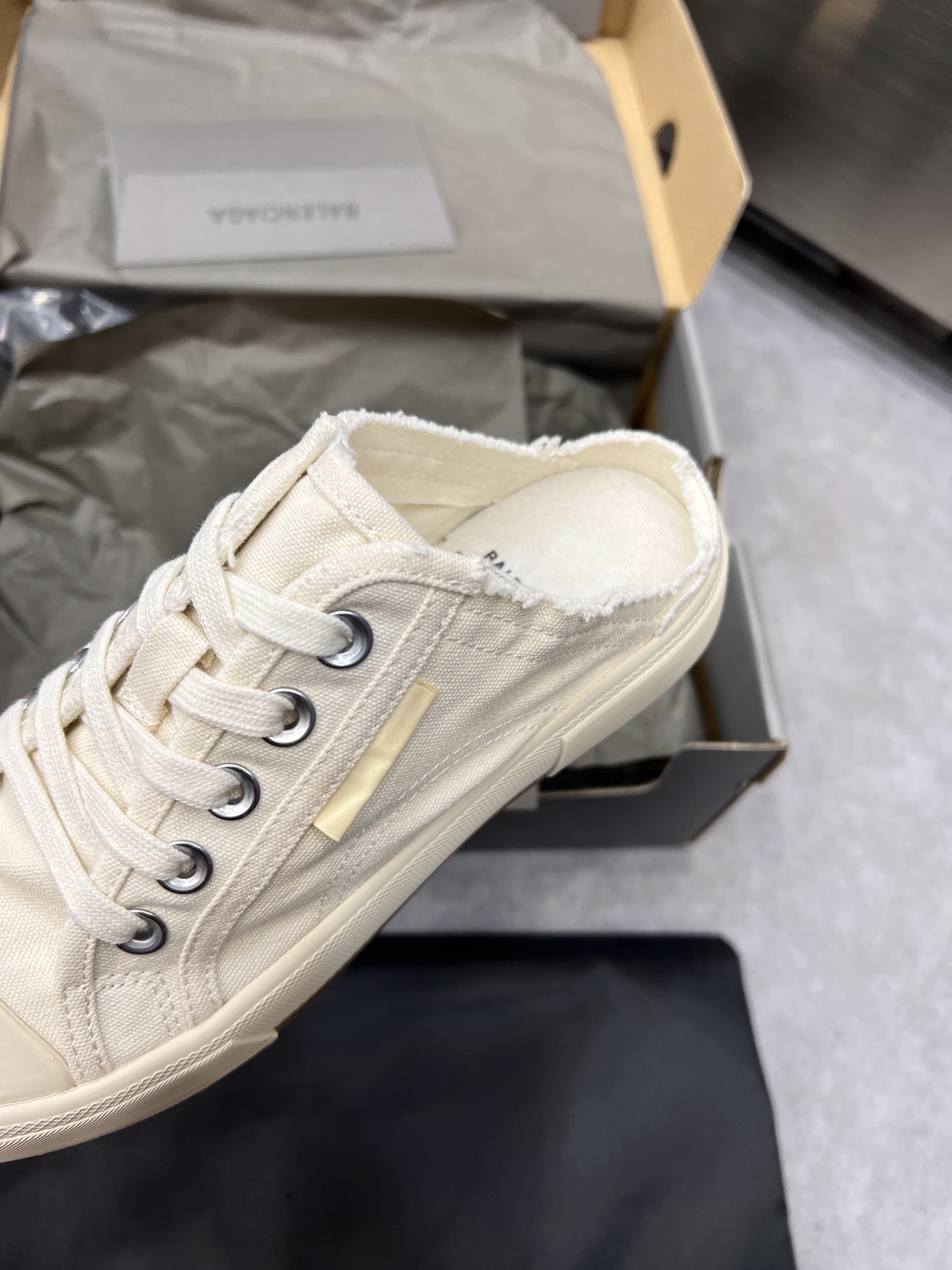Balenciaga Paris Sneaker 4 - vstockx