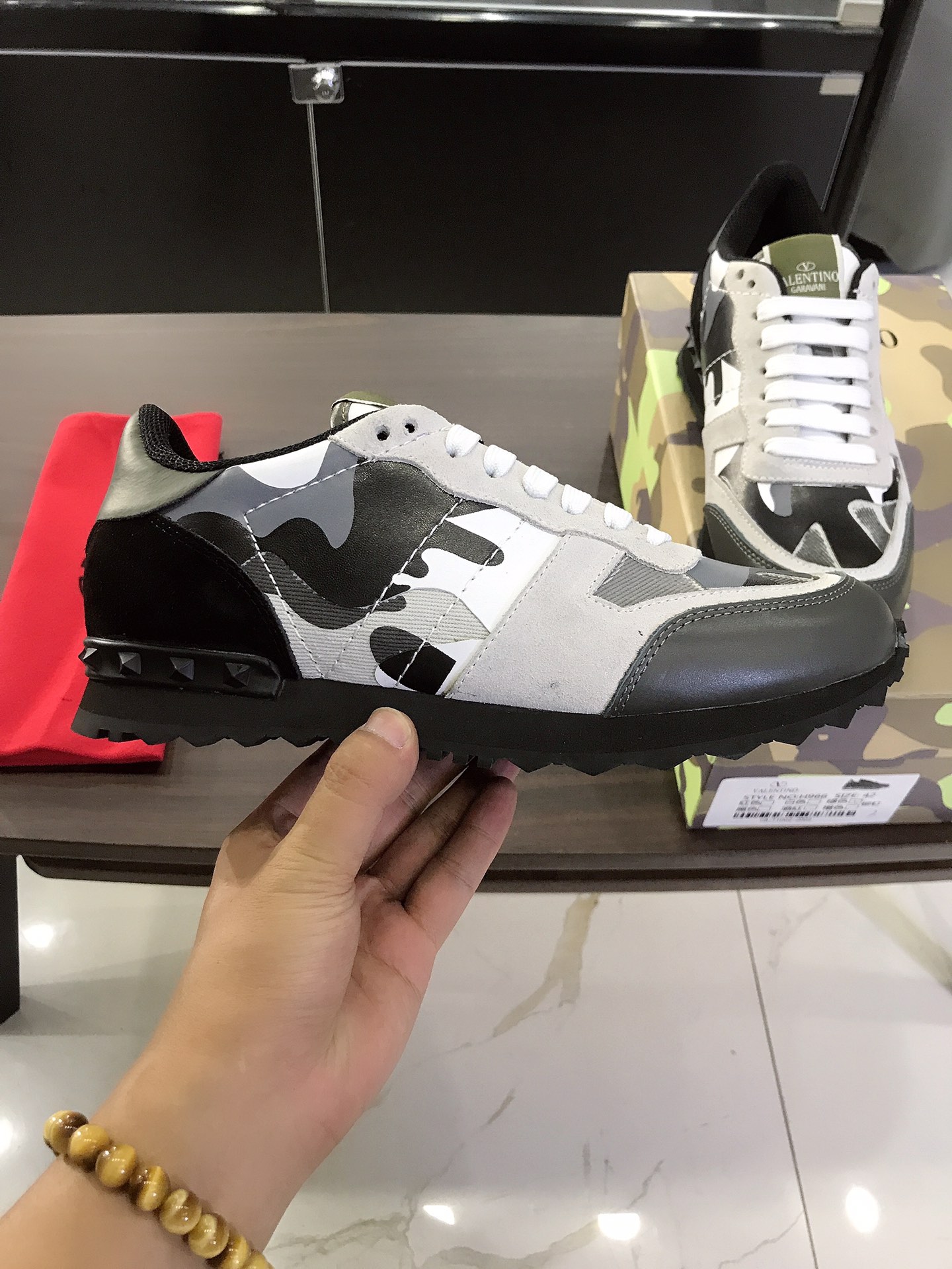 Valentino Garavani Rockrunner camouflage-print sneakers 3 - vstockx