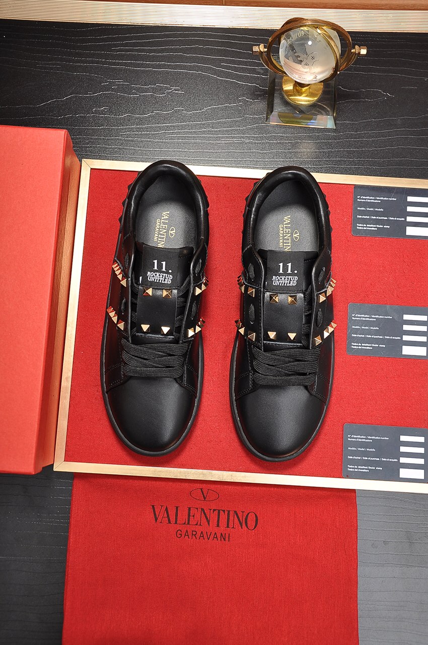 Valentino Garavani Rockstud Untitled calfskin sneaker 13 - vstockx