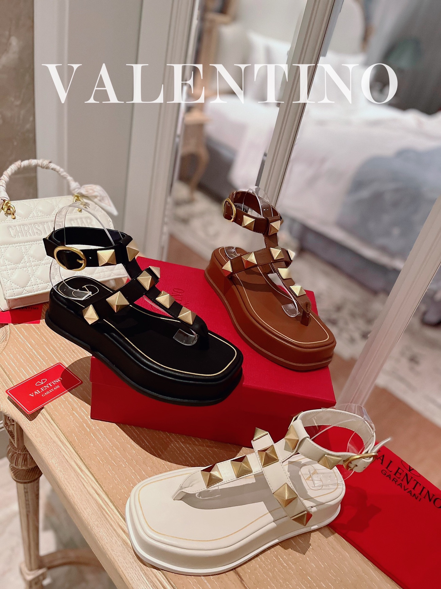 VALENTINO GARAVANI Roman Stud WOMEN 1 - vstockx