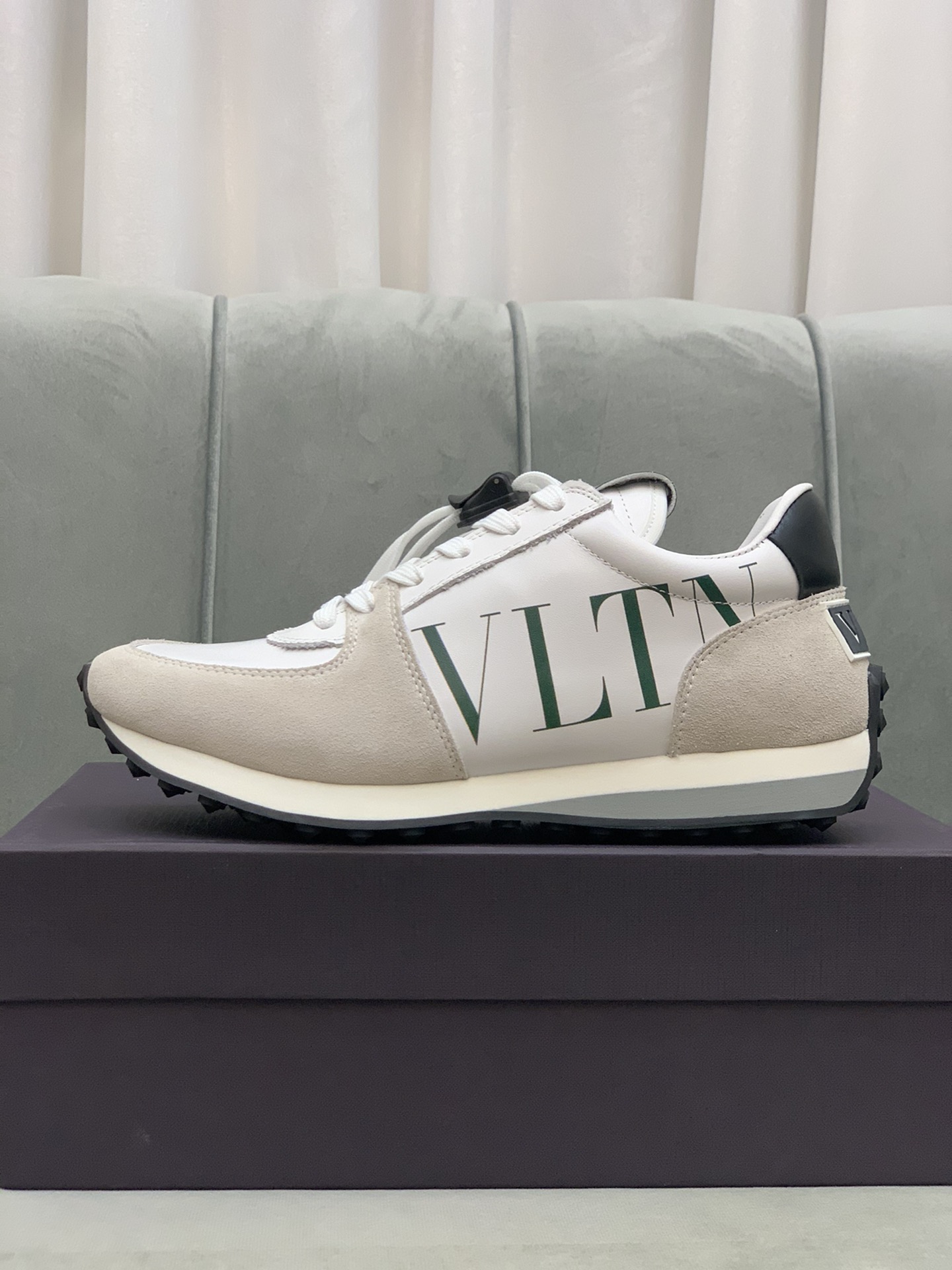 Valentino Garavani Low-top sneakers 3 - vstockx