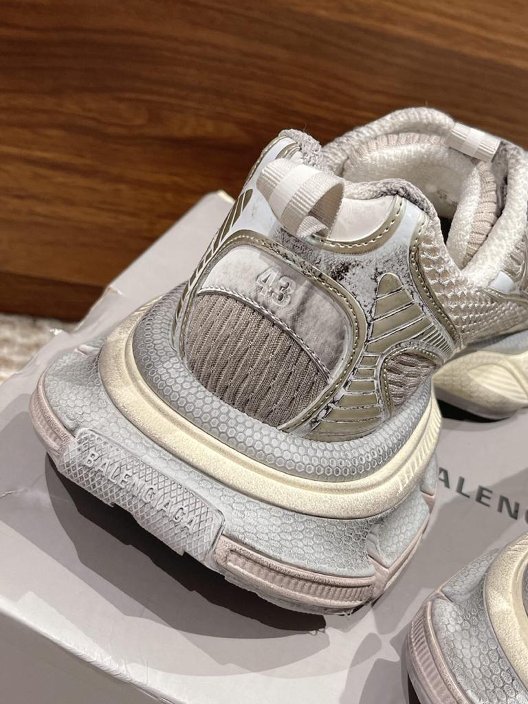 Balenciaga 3XL Off White - vstockx