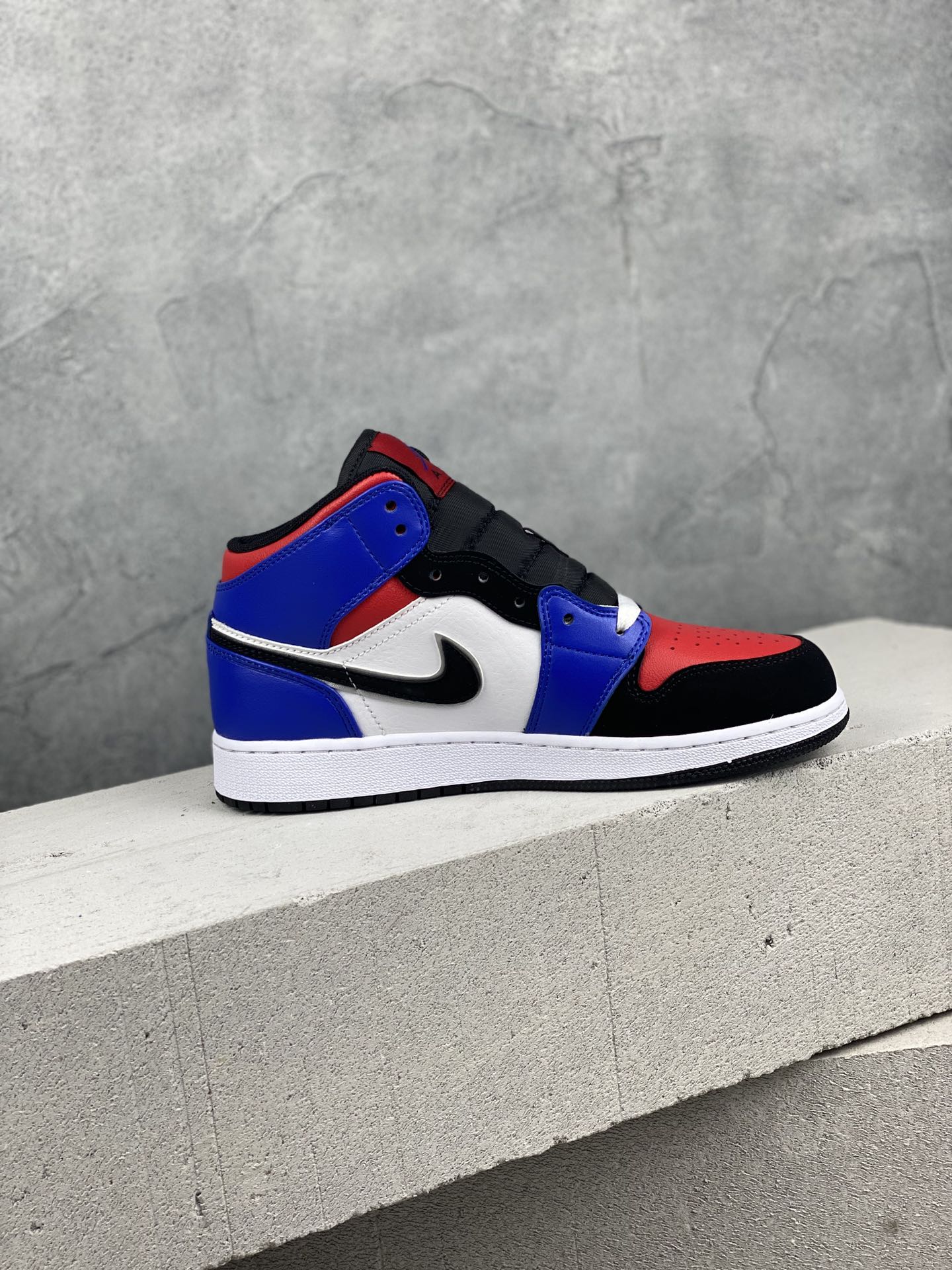 Jordan 1 Mid Top 3 - vstockx