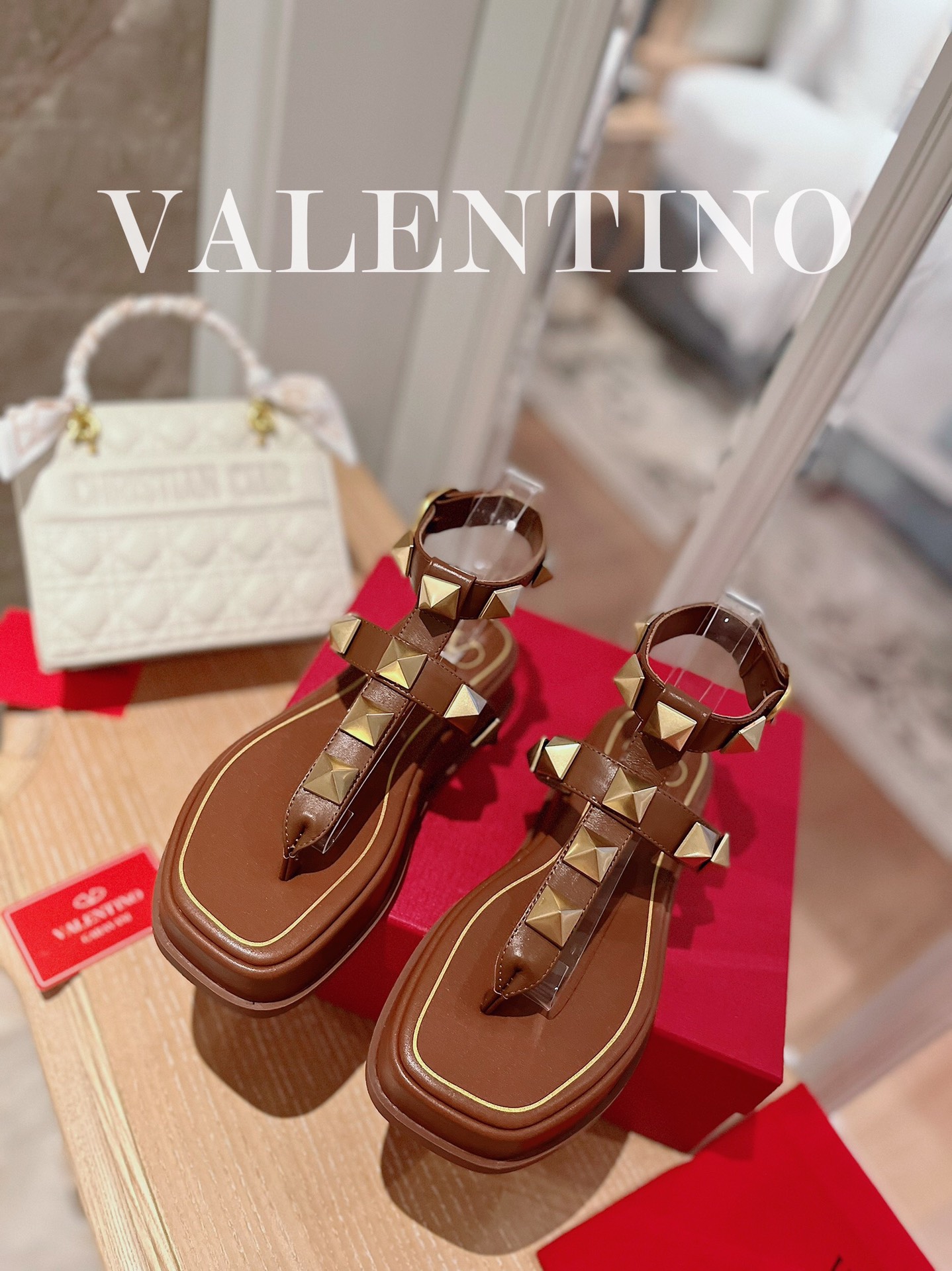 VALENTINO GARAVANI Roman Stud WOMEN 1 - vstockx
