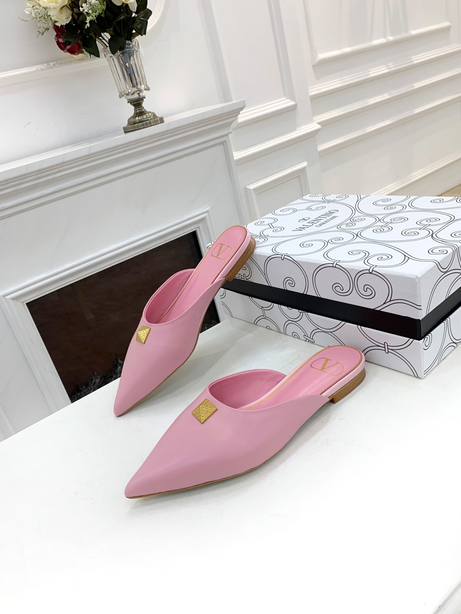 Valentino Garavani Flat sandals Women 12 - vstockx