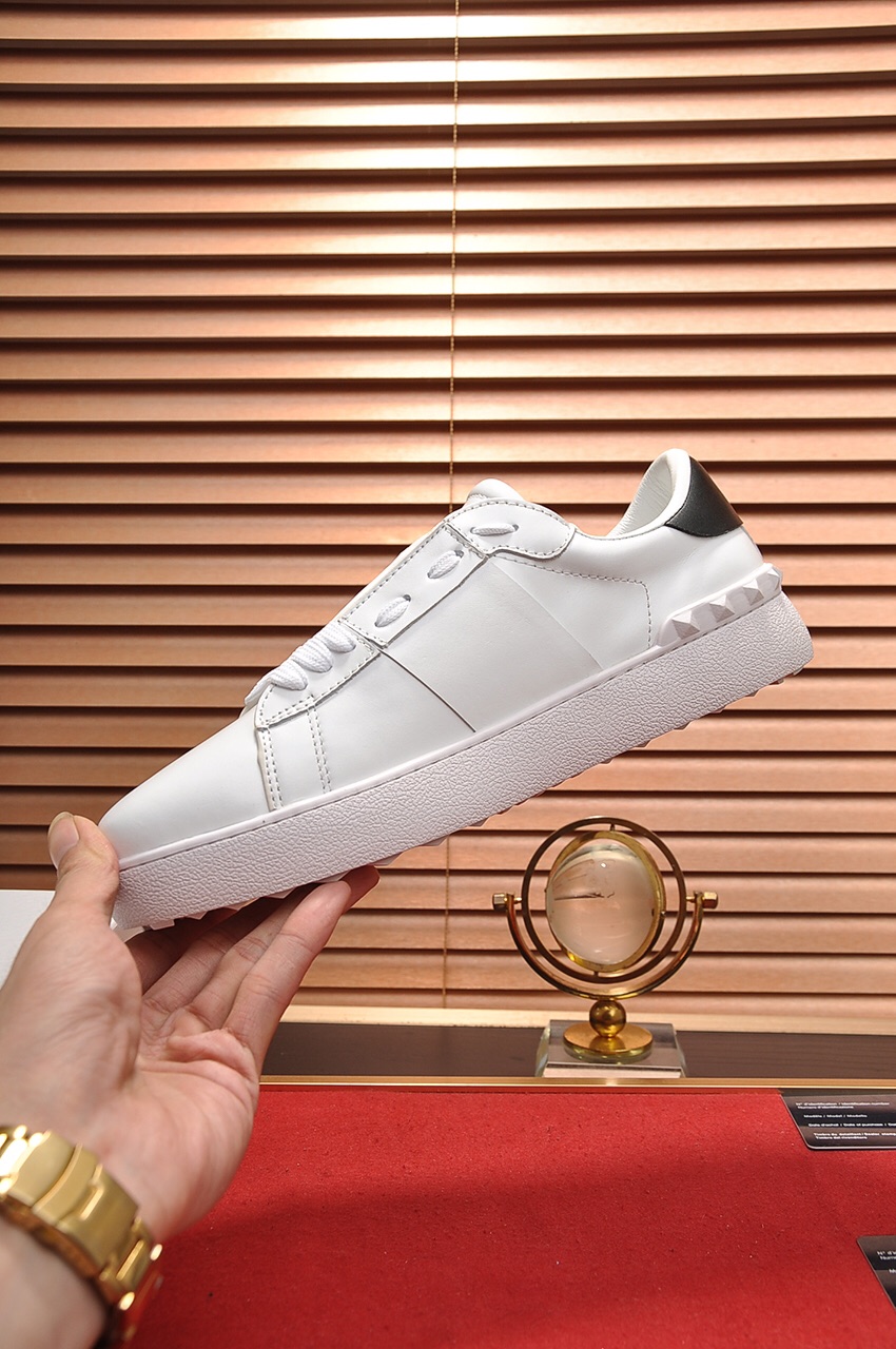 Valentino Garavani Rockstud Untitled calfskin sneaker 20 - vstockx