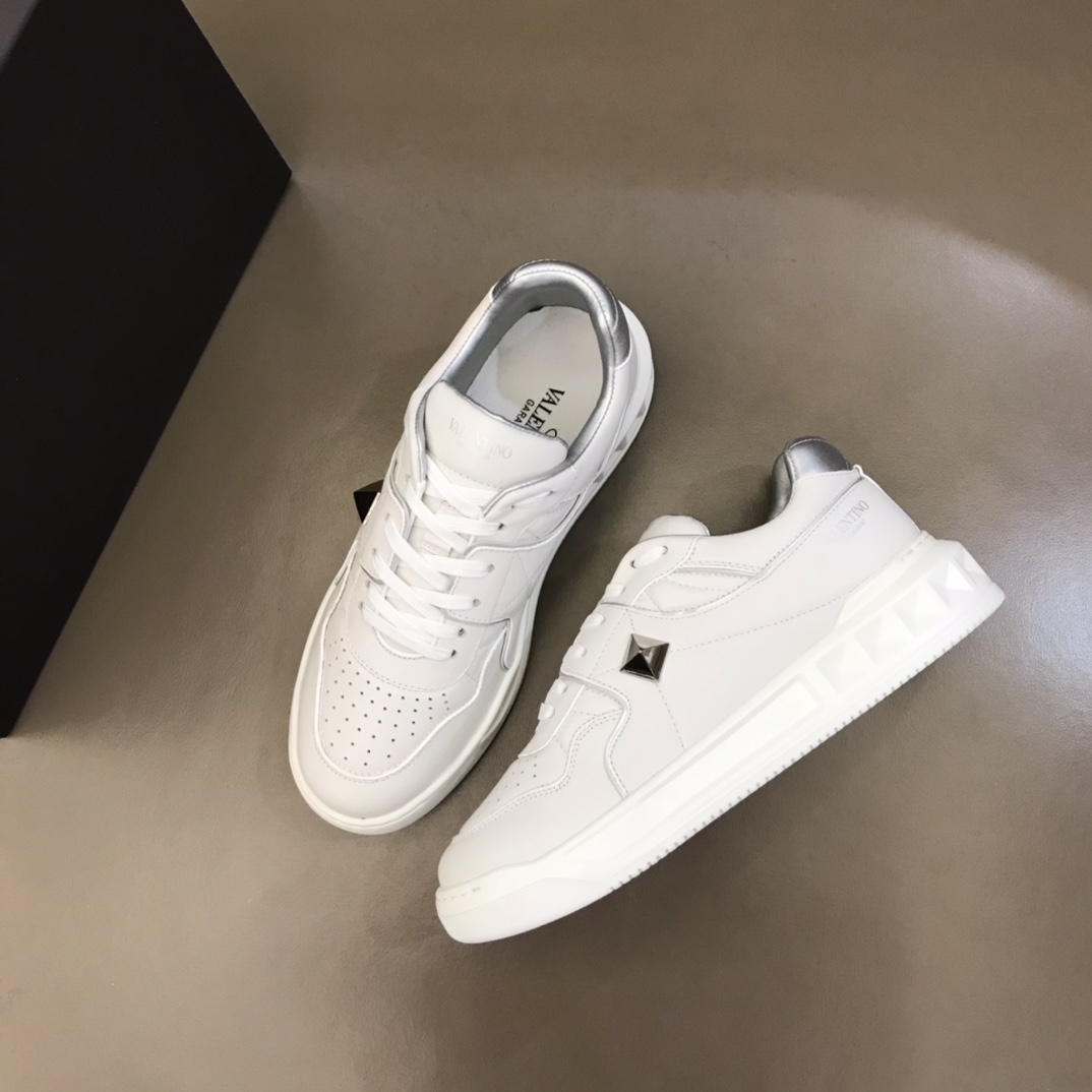 Valentino Garavani One Stud Low-top sneakers 14 - vstockx