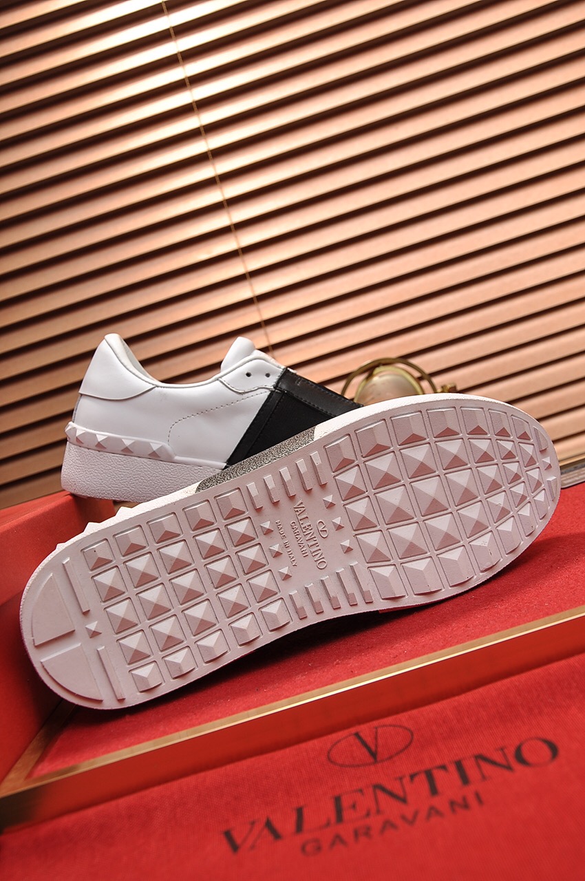 Valentino Garavani Rockstud Untitled calfskin sneaker 19 - vstockx