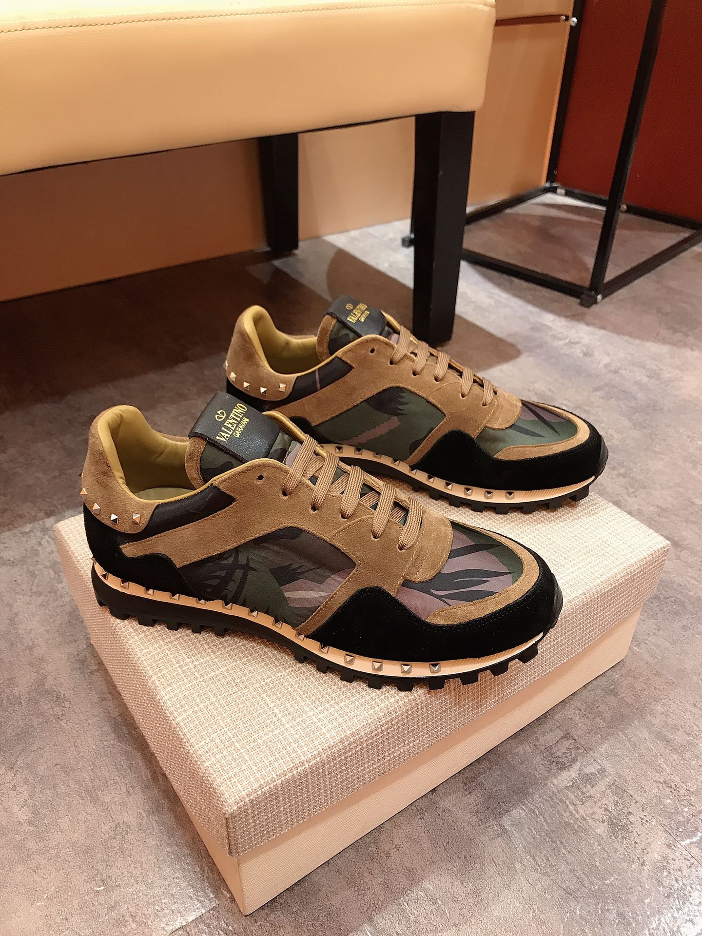 Valentino Garavani Rockrunner camouflage-print sneakers 24 - vstockx