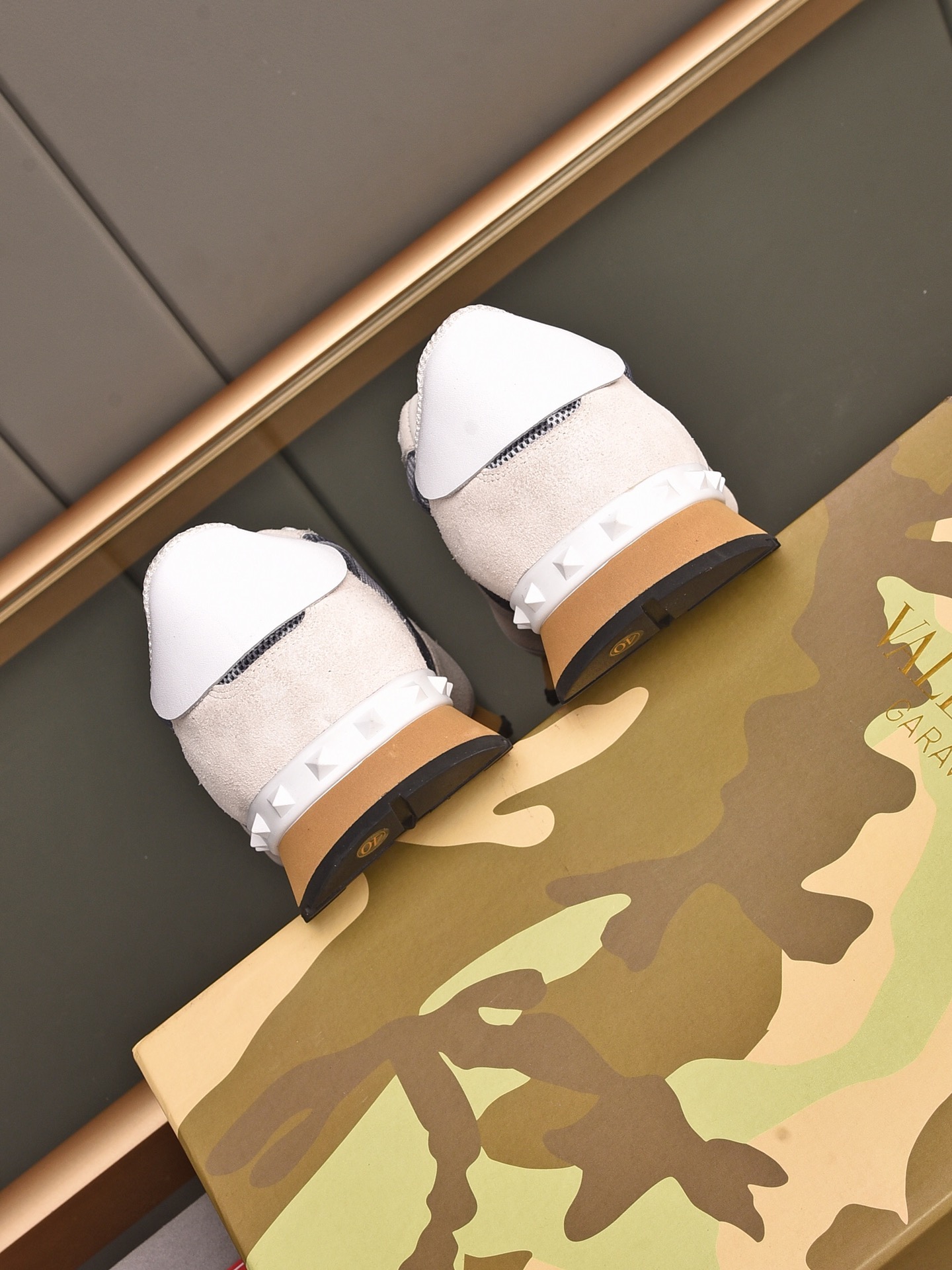 Valentino Garavani Rockrunner camouflage-print sneakers 10 - vstockx