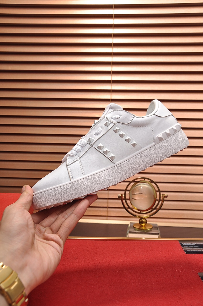 Valentino Garavani Rockstud Untitled calfskin sneaker 7 - vstockx