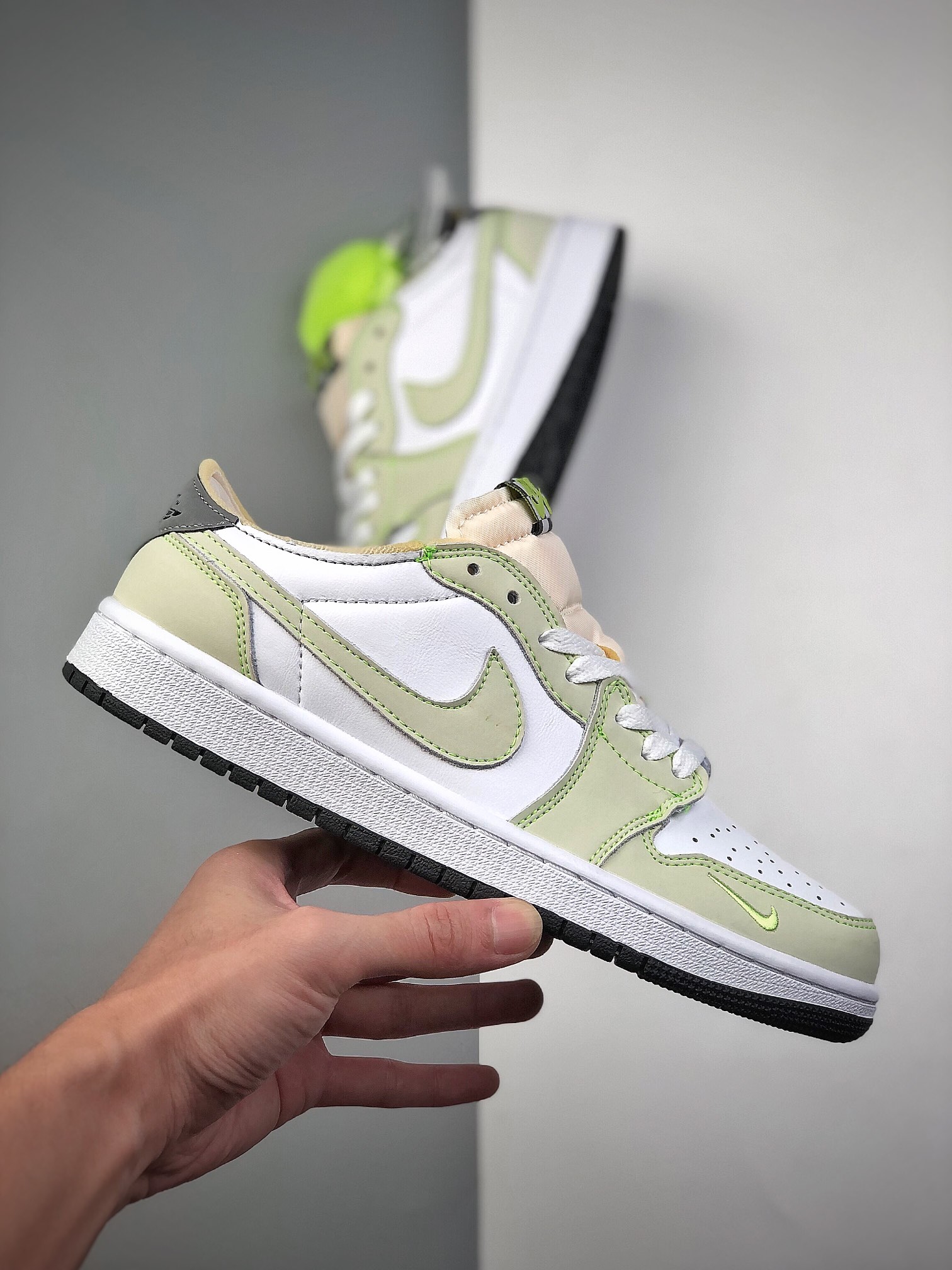 Jordan 1 Retro Low White Ghost Green Black - vstockx