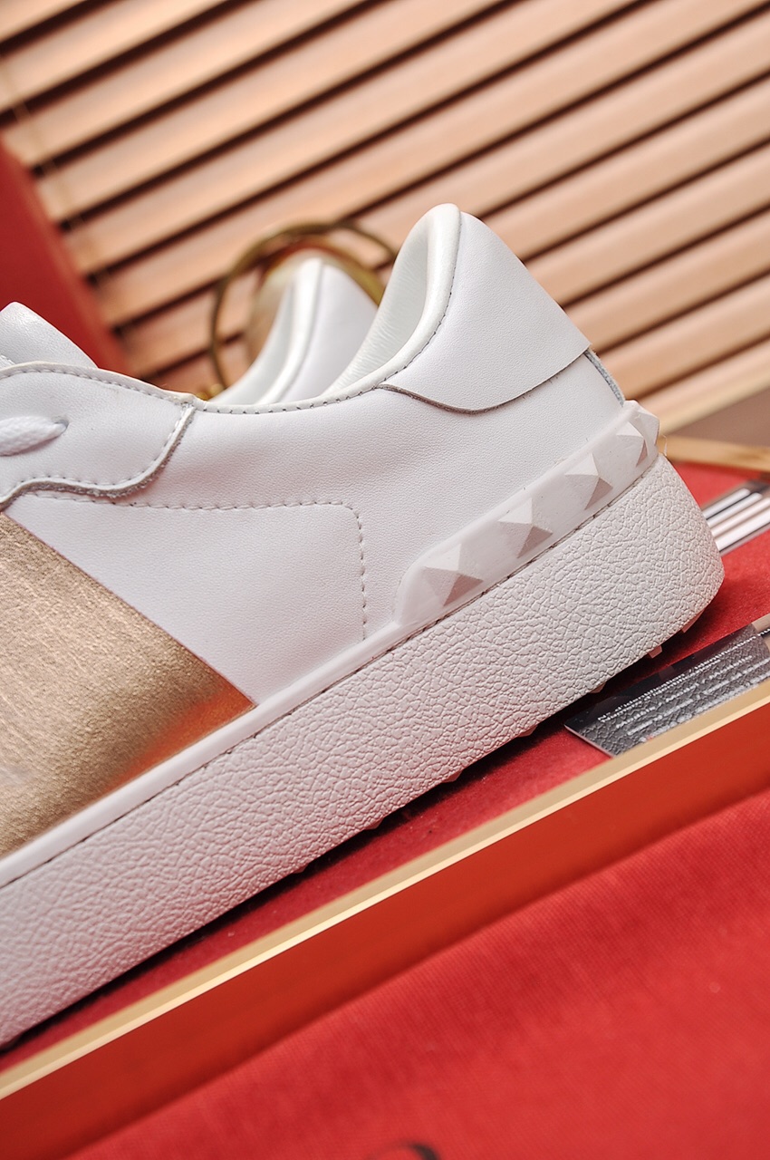 Valentino Garavani Rockstud Untitled calfskin sneaker 34 - vstockx