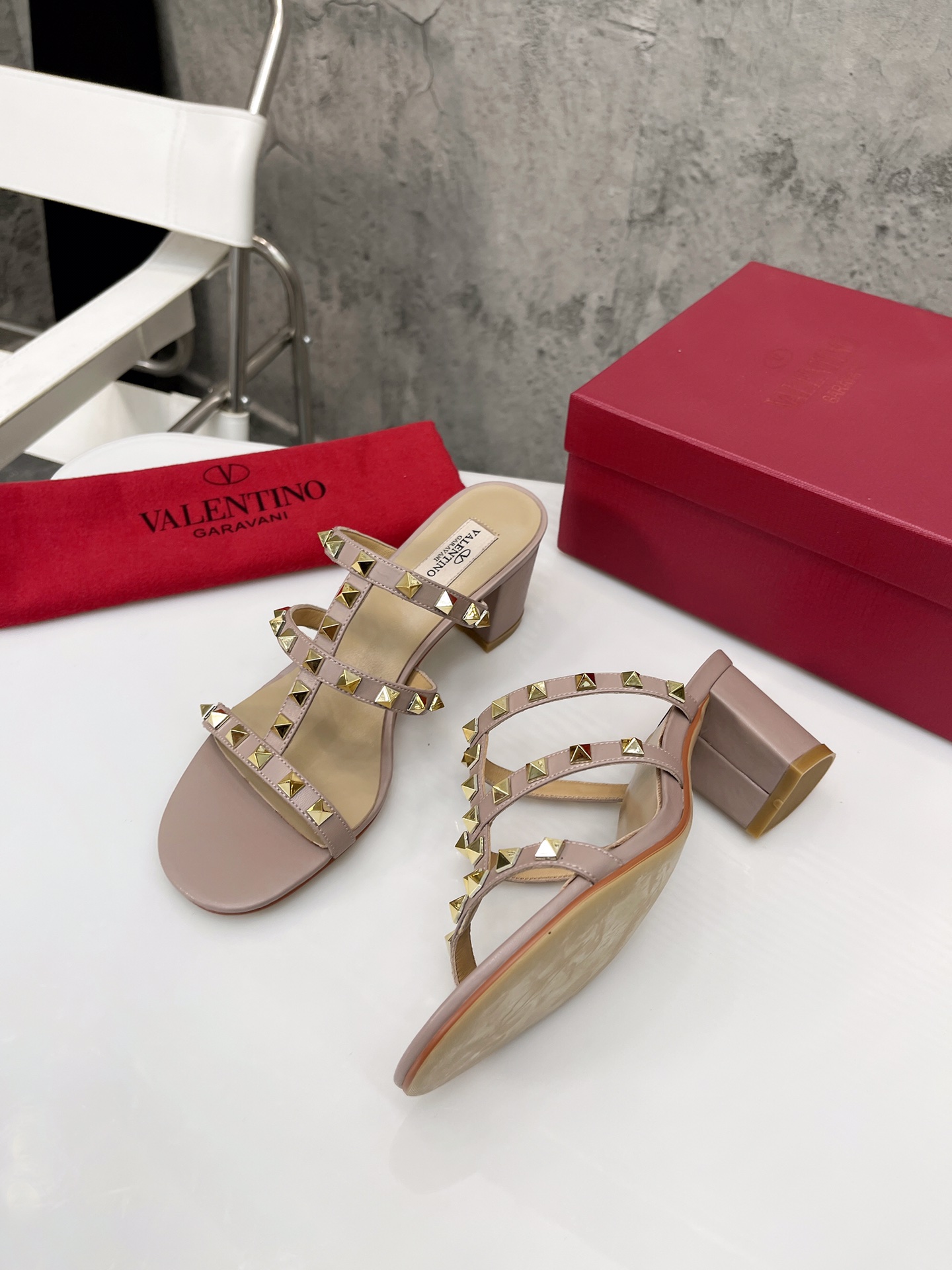 VALENTINO GARAVANI Rockstud WOMEN 5 - vstockx