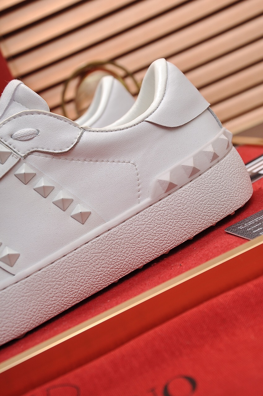 Valentino Garavani Rockstud Untitled calfskin sneaker 7 - vstockx