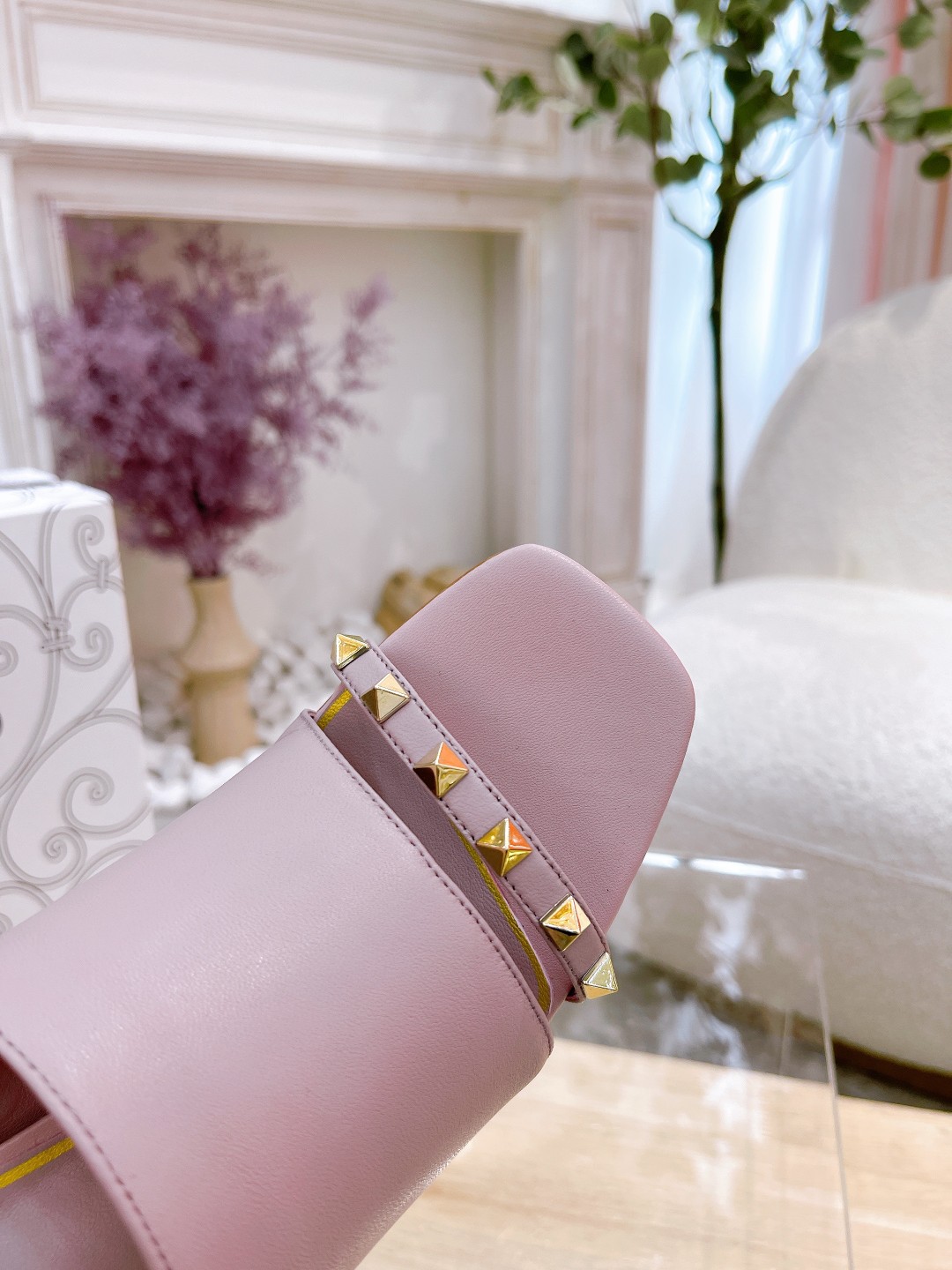 VALENTINO GARAVANI ROMAN STUD WOMEN 11 - vstockx