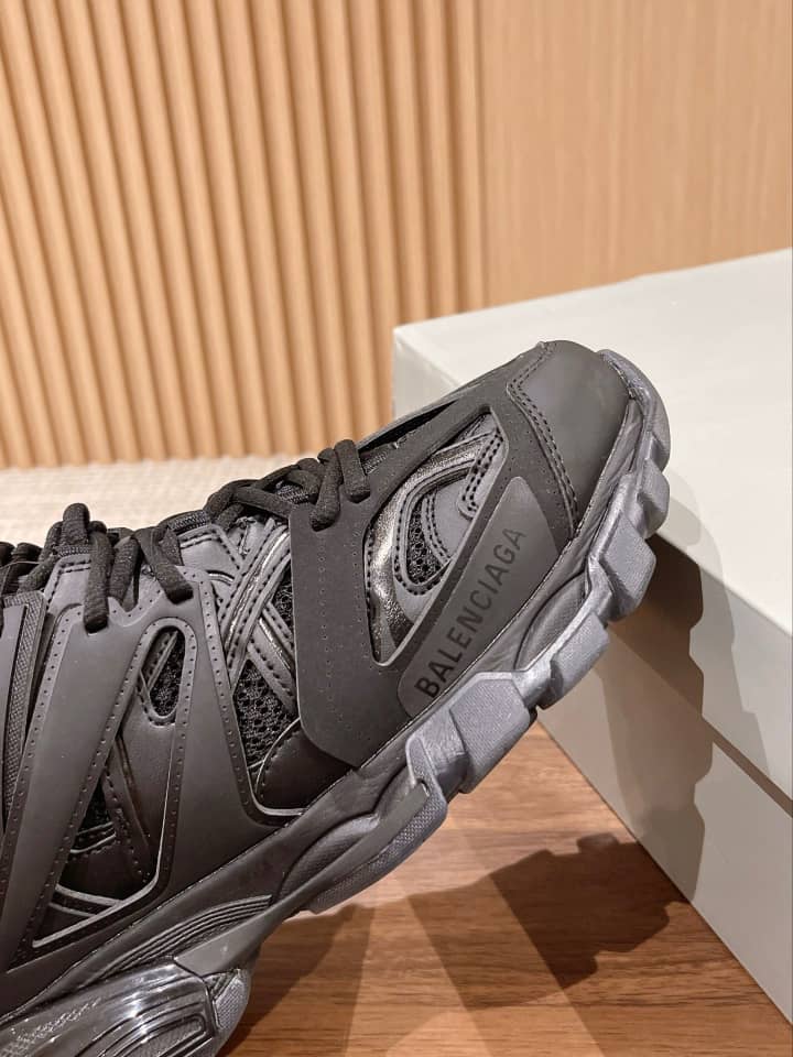 Balenciaga Track Clear Sole Black - vstockx