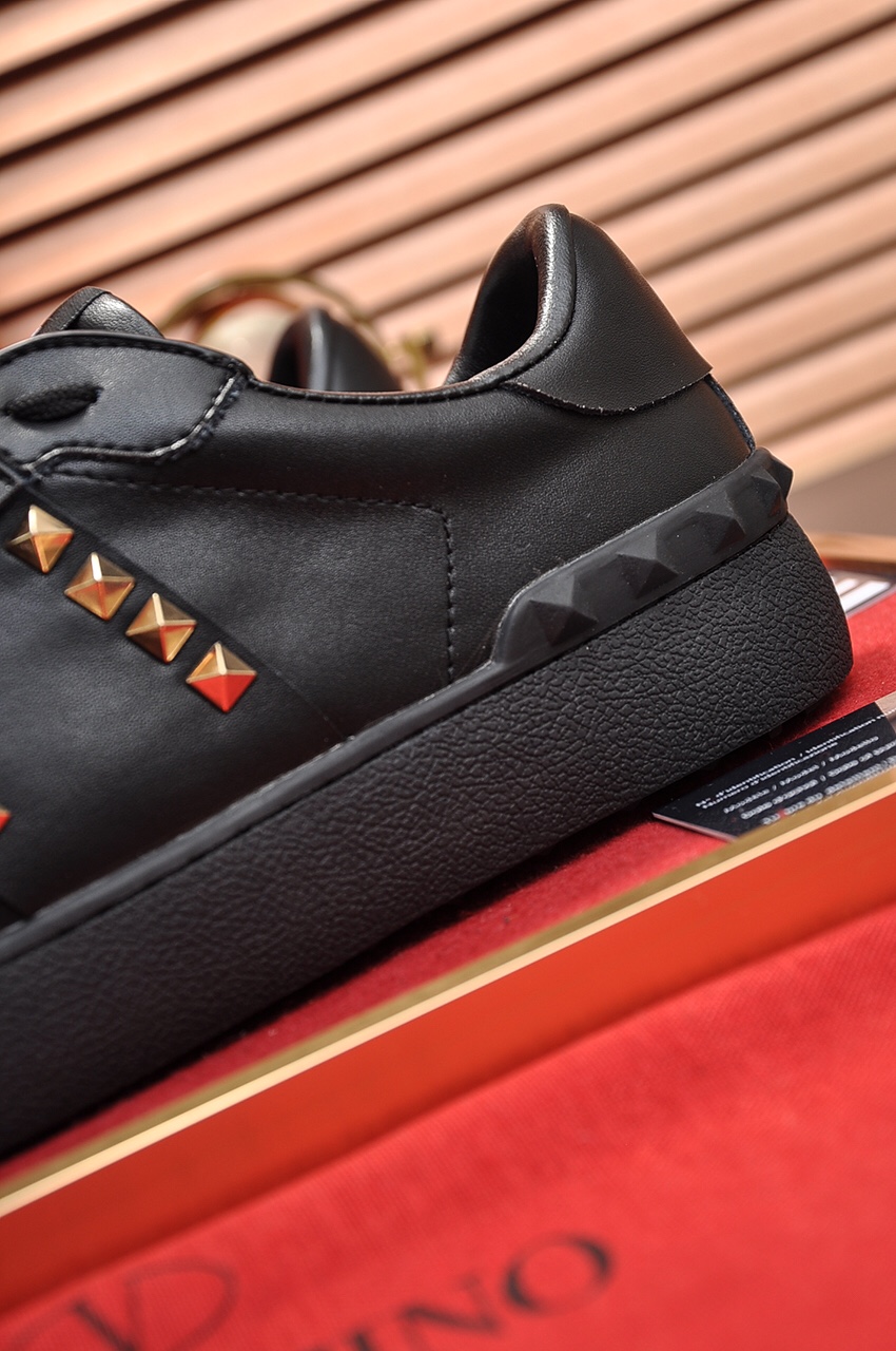 Valentino Garavani Rockstud Untitled calfskin sneaker 13 - vstockx