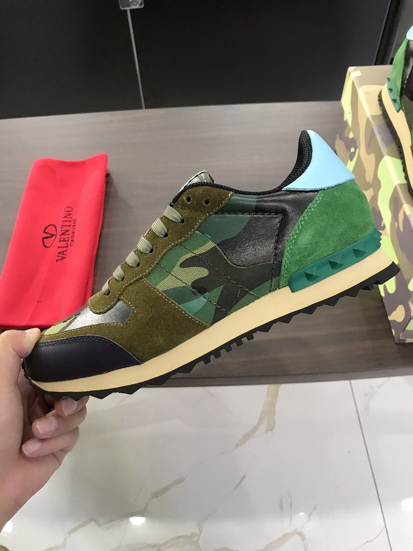 Valentino Garavani Rockrunner camouflage-print sneakers 6 - vstockx