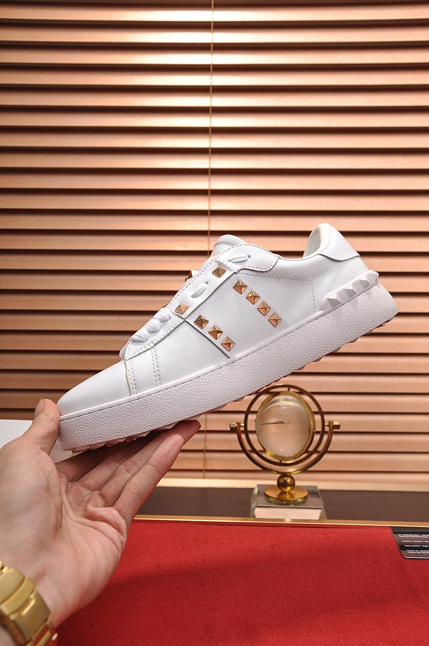 Valentino Garavani Rockstud Untitled calfskin sneaker 24 - vstockx