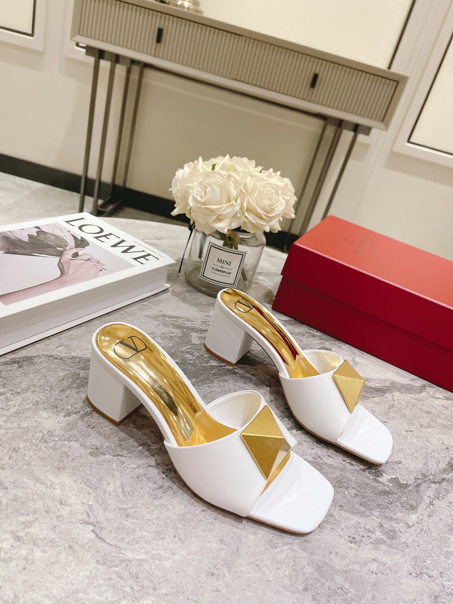 VALENTINO GARAVANI Roman Stud WOMEN 6 - vstockx