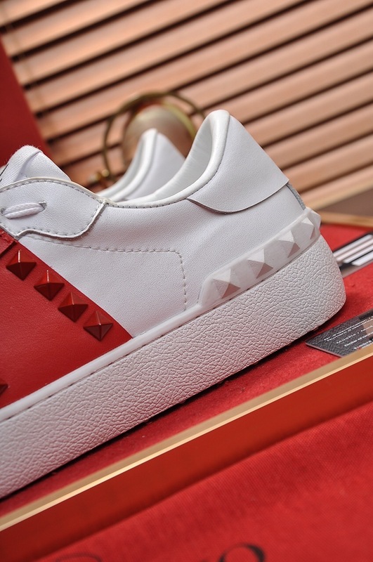 Valentino Garavani Rockstud Untitled calfskin sneaker 2 - vstockx