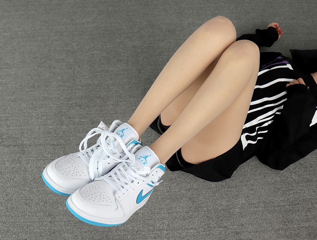 Jordan 1 Mid UNC (W) - vstockx