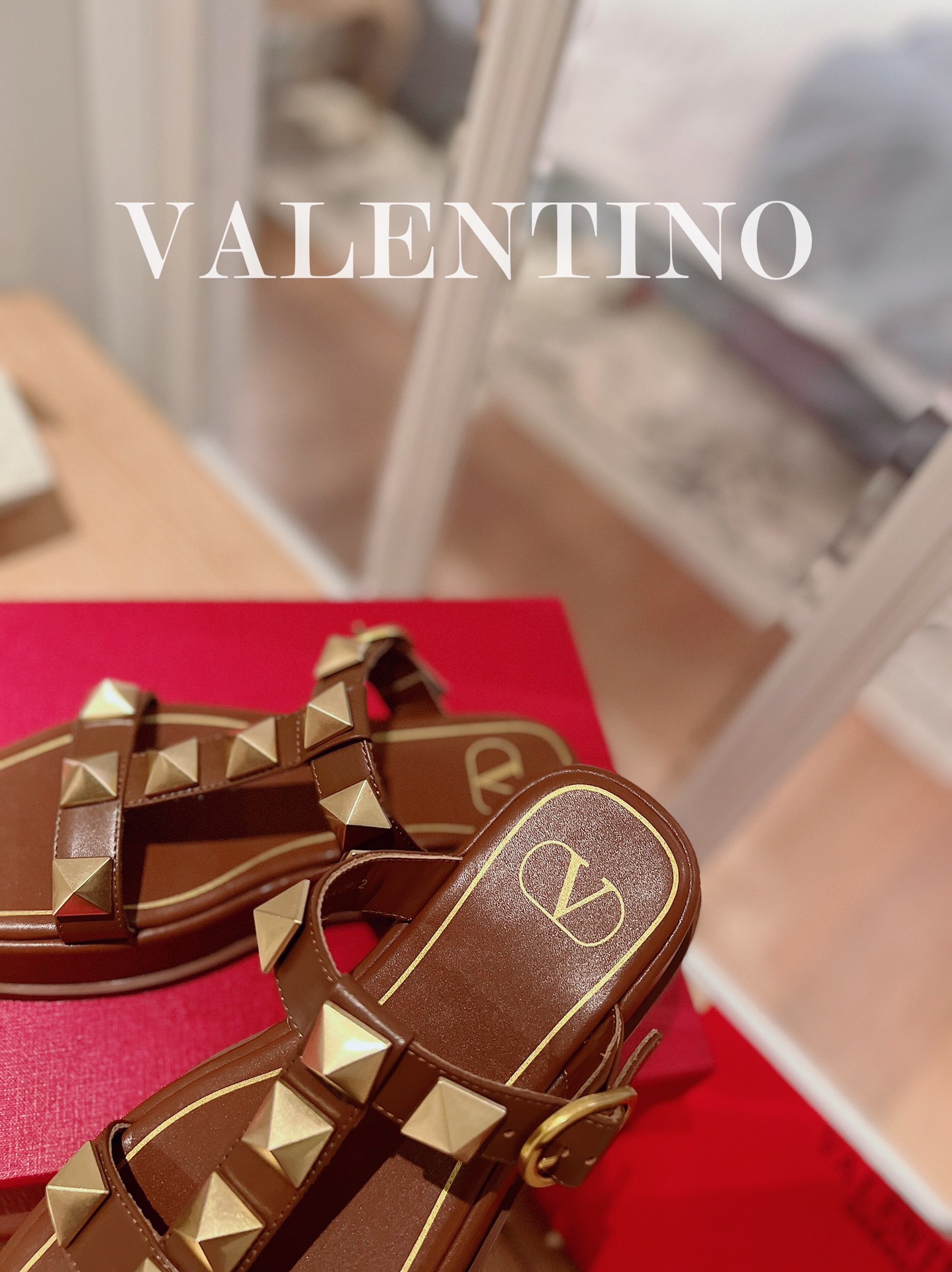 VALENTINO GARAVANI Roman Stud WOMEN 1 - vstockx
