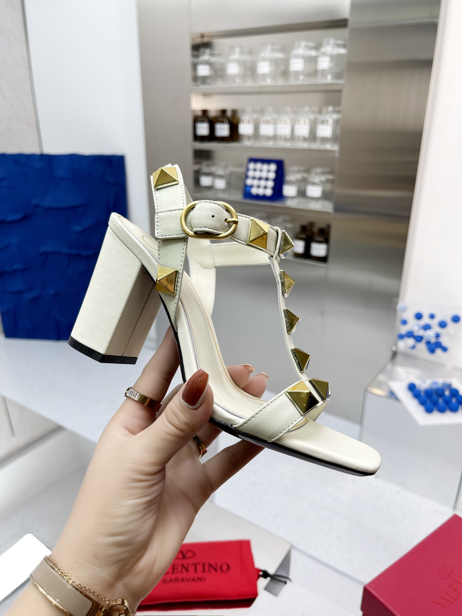 VALENTINO GARAVANI Roman Stud WOMEN 14 - vstockx