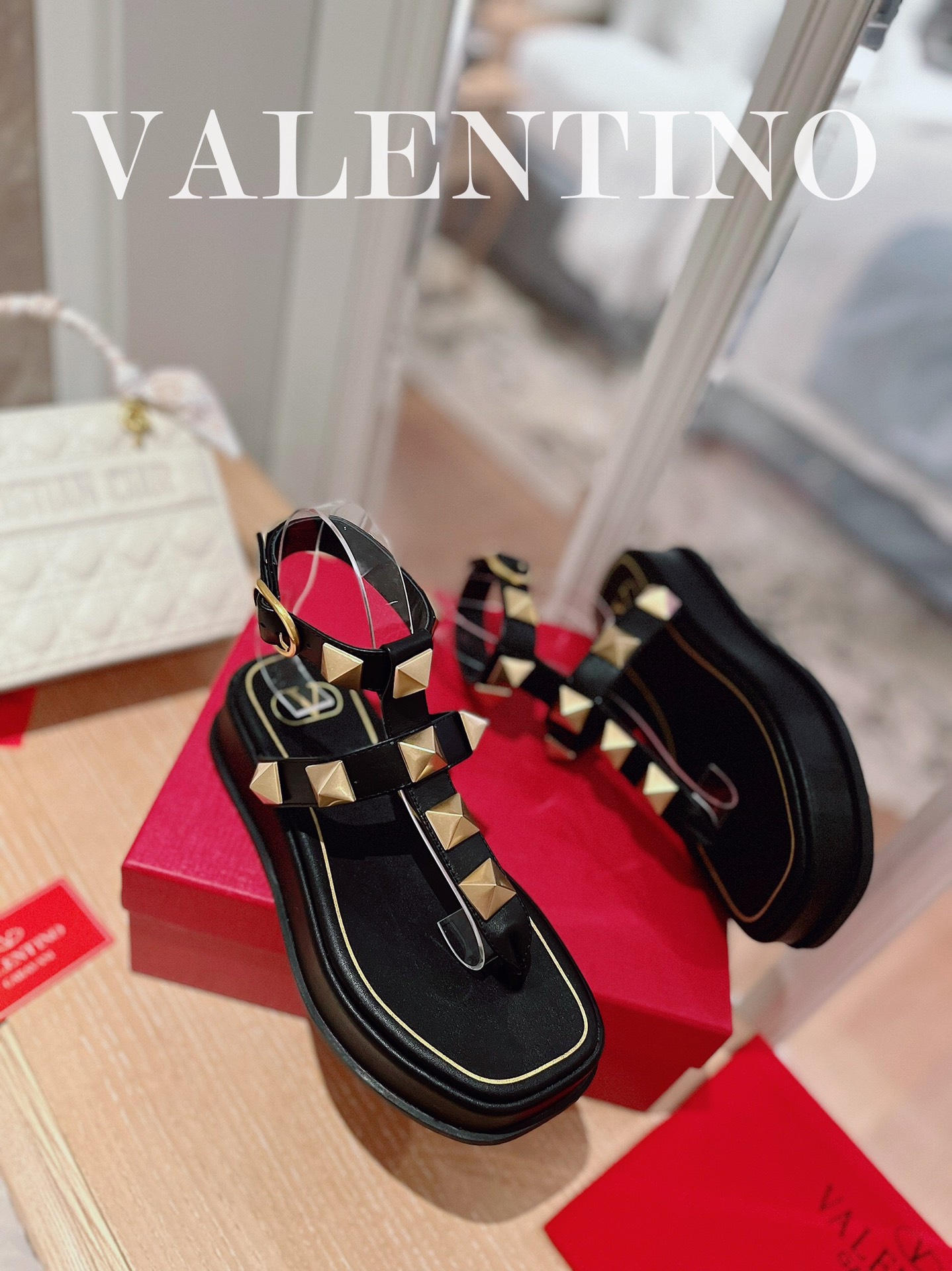 VALENTINO GARAVANI Roman Stud WOMEN 1 - vstockx