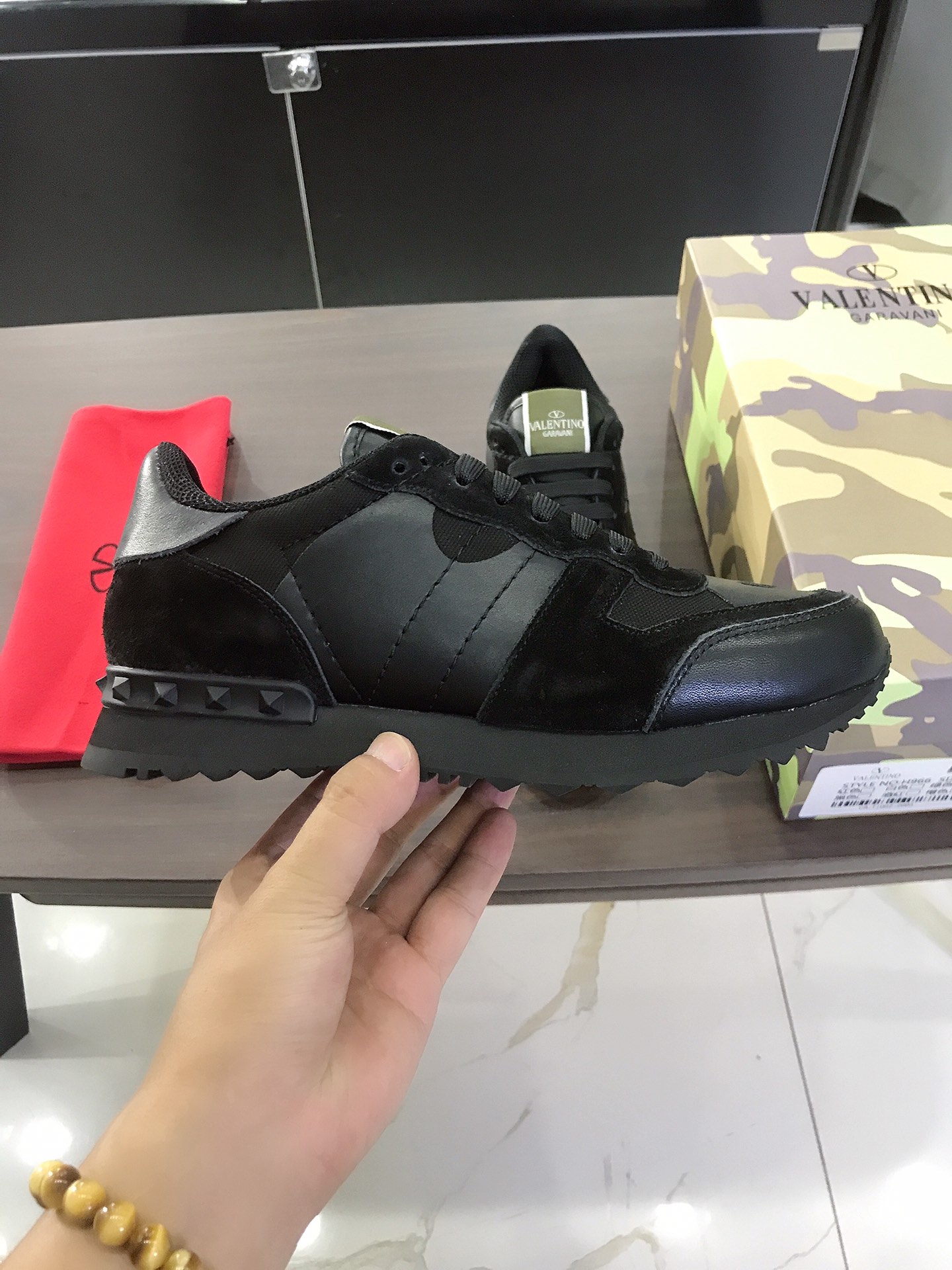 Valentino Garavani Rockrunner camouflage-print sneakers 7 - vstockx