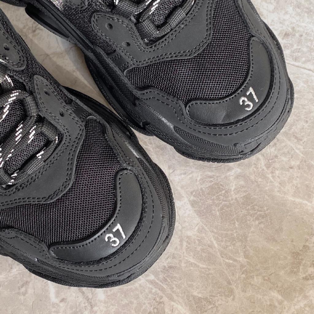 Balenciaga Triple S Black (2021) - vstockx