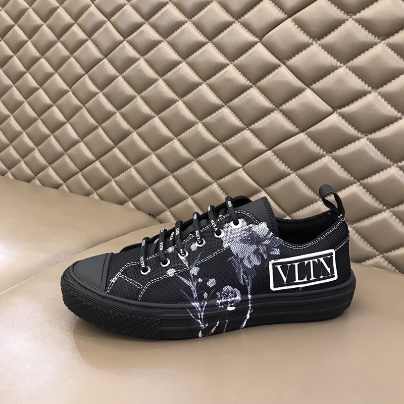 Valentino Garavani Giggies VLTN TIMES low-top sneakers 17 - vstockx