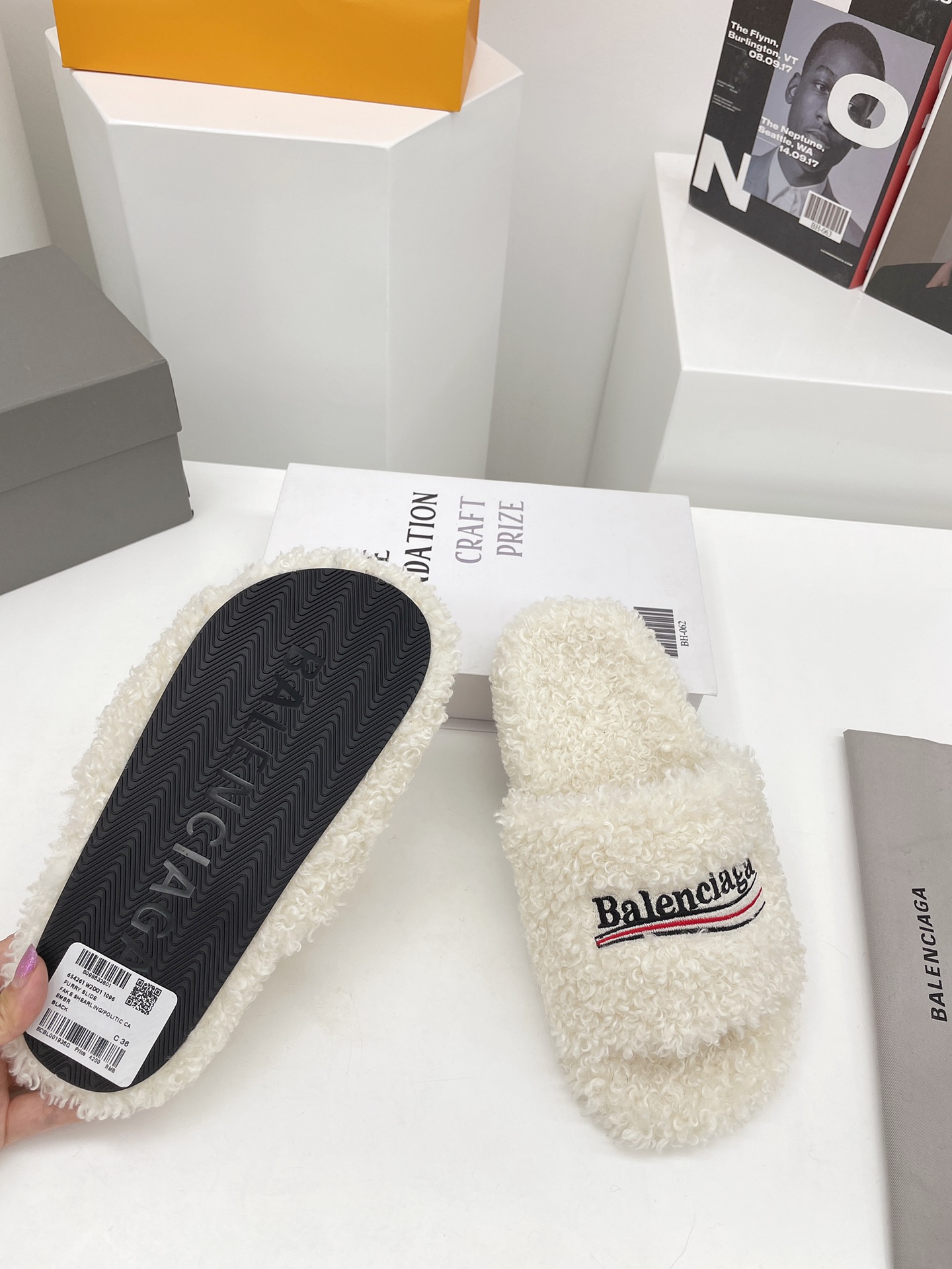 Balenciaga women 4 - vstockx