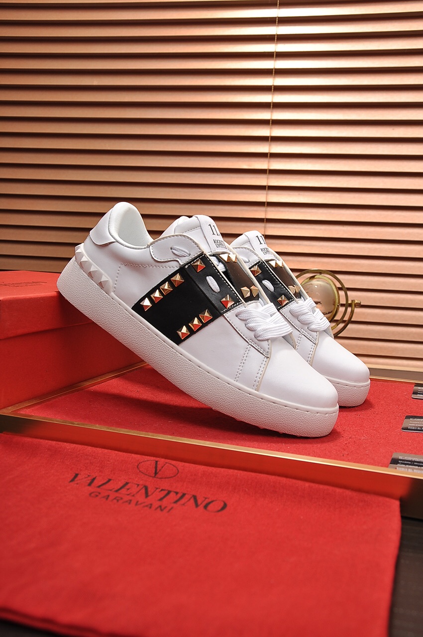 Valentino Garavani Rockstud Untitled calfskin sneaker 11 - vstockx