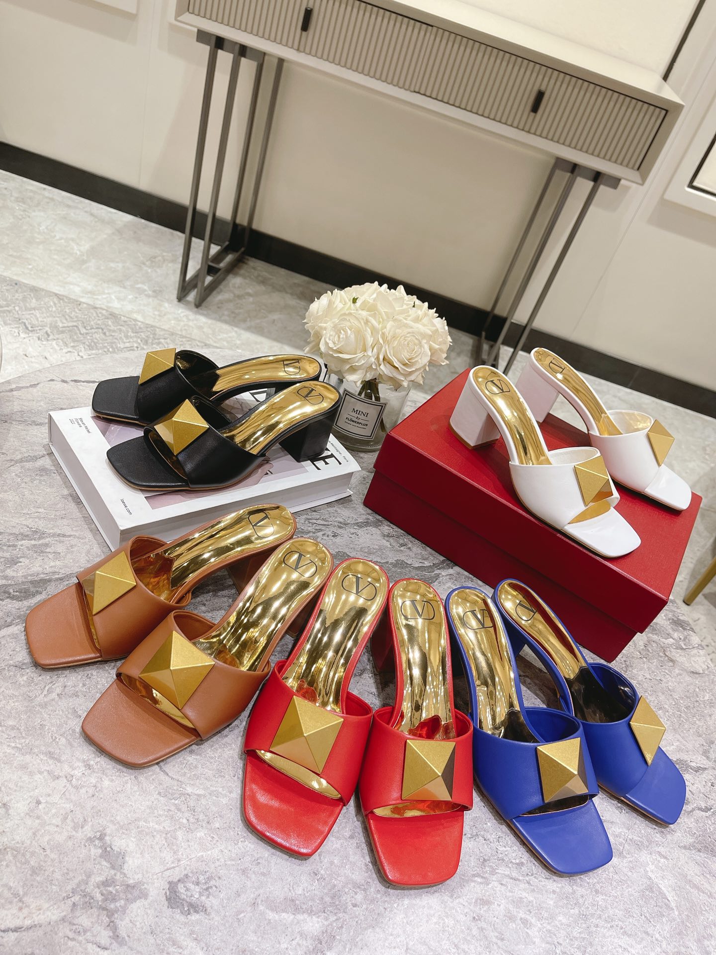 VALENTINO GARAVANI Roman Stud WOMEN 6 - vstockx