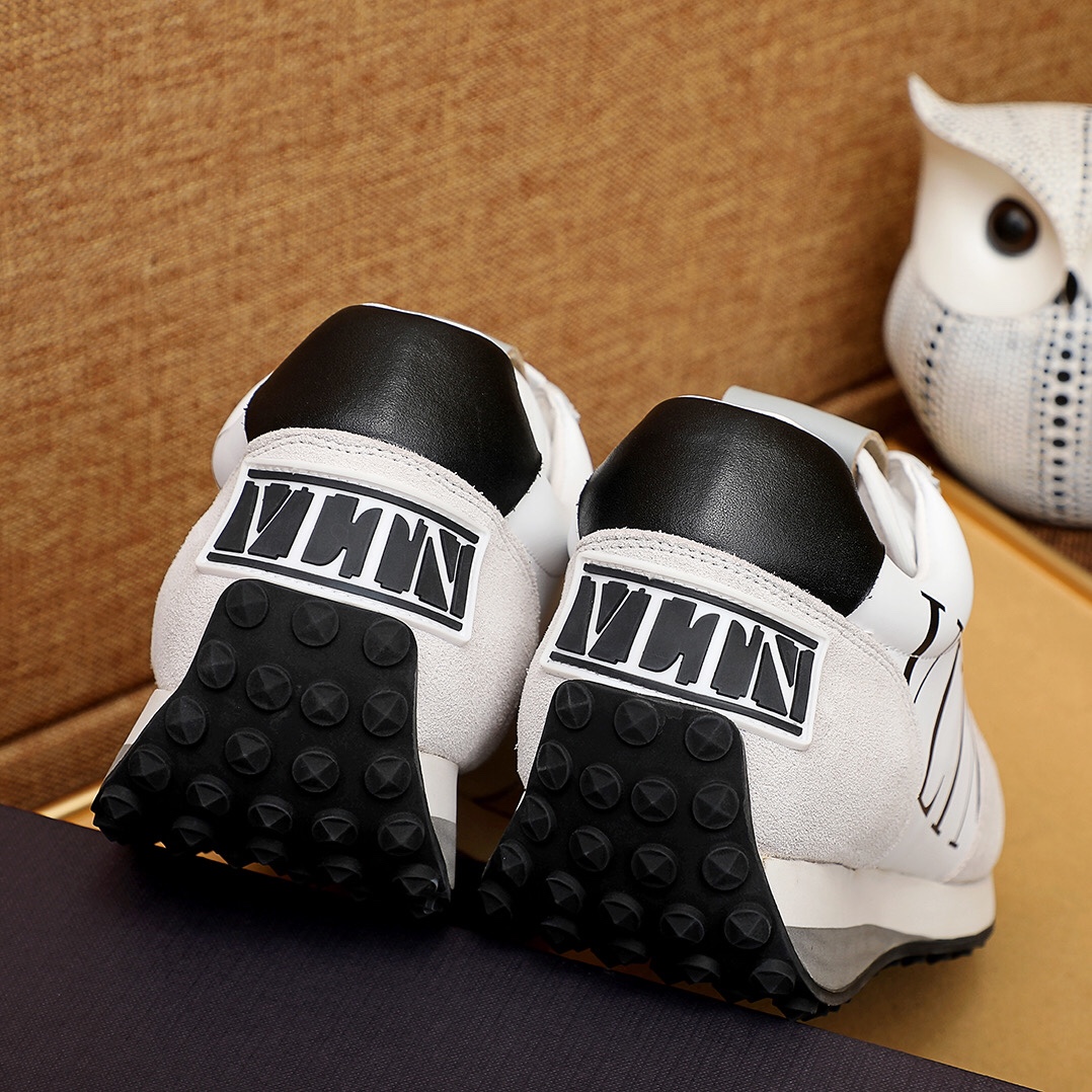 Valentino Garavani Low-top sneakers 13 - vstockx