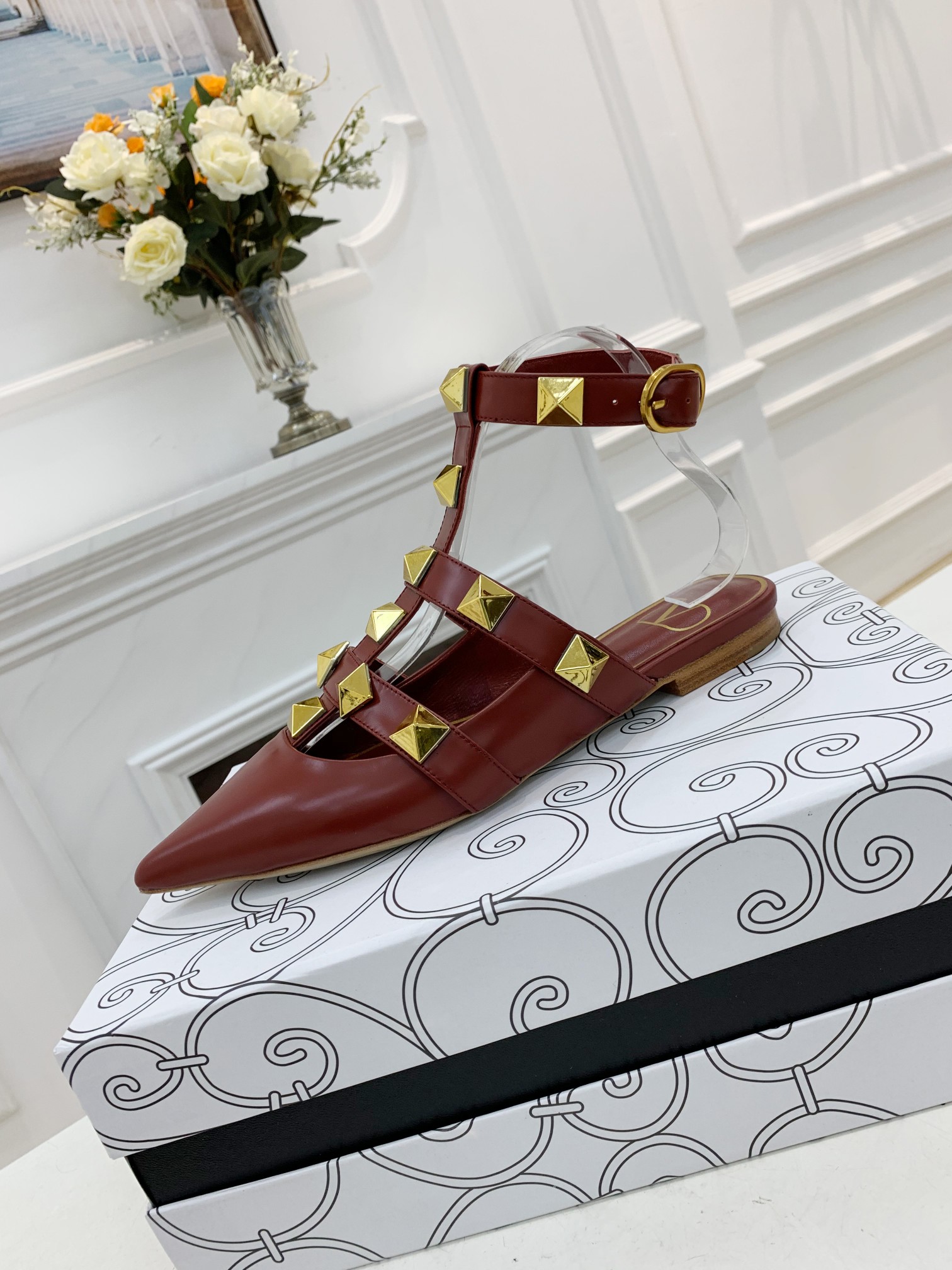 VALENTINO GARAVANI Roman Stud WOMEN 33 - vstockx