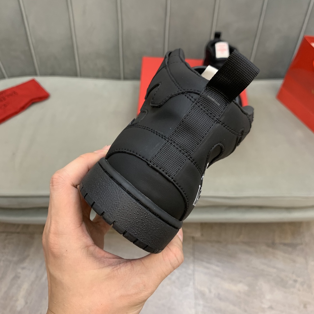 Valentino Garavani Atelier Shoes 07 Camouflage Edition Sneaker in Calfskin 1 - vstockx