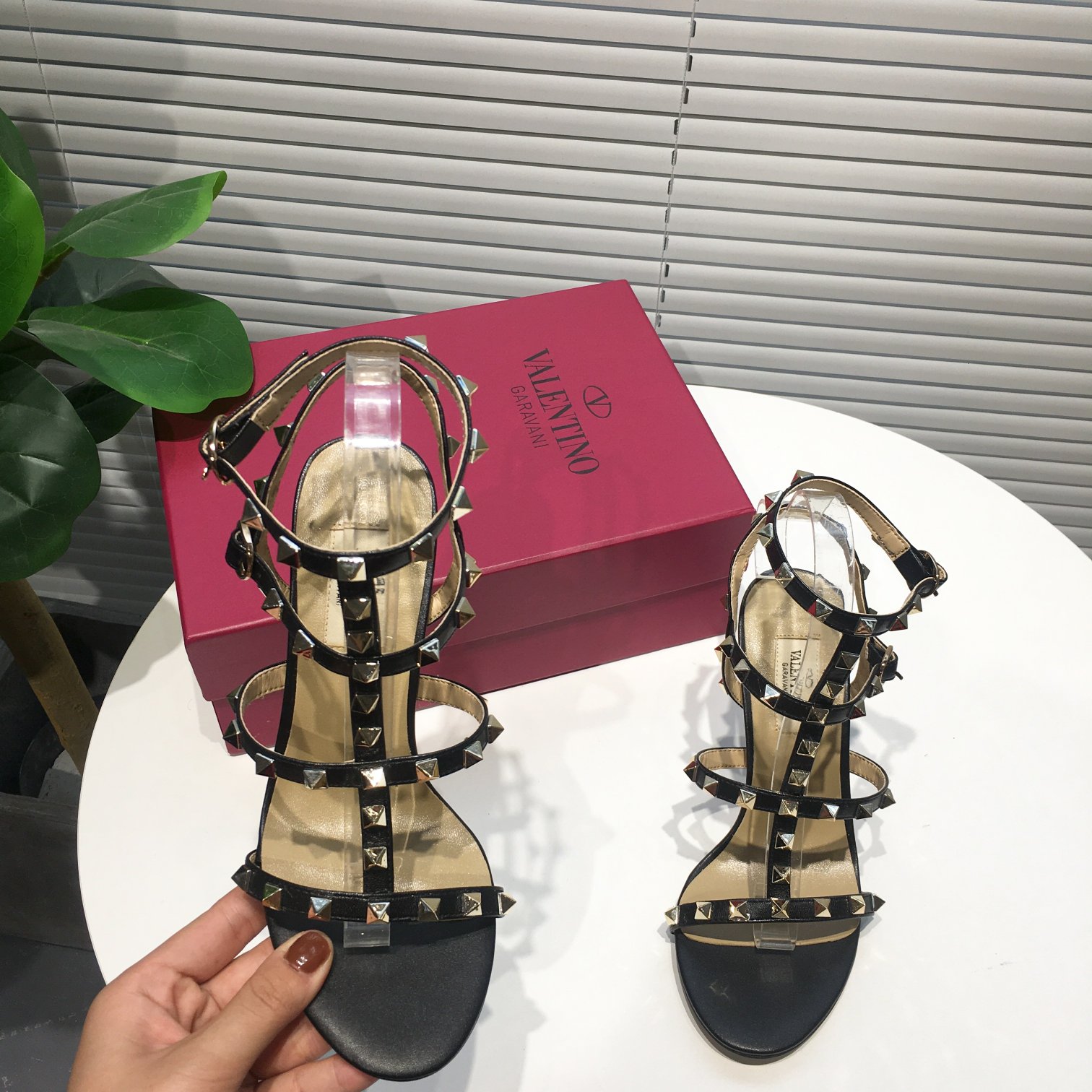 VALENTINO GARAVANI Rockstud WOMEN 36 - vstockx