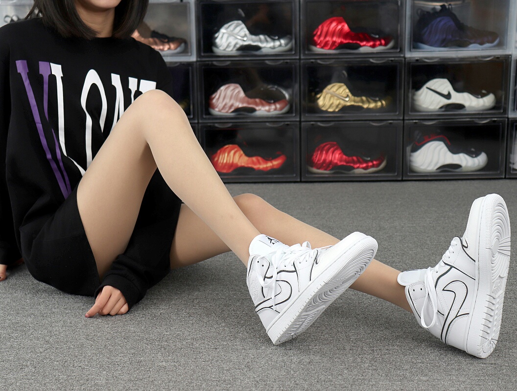 Jordan 1 Mid Iridescent Reflective White (W) - vstockx