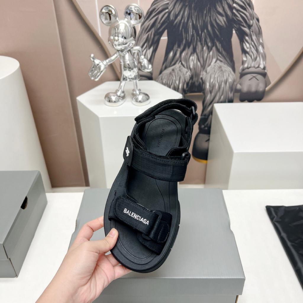 Balenciaga Tourist logo Velcro sandals - vstockx