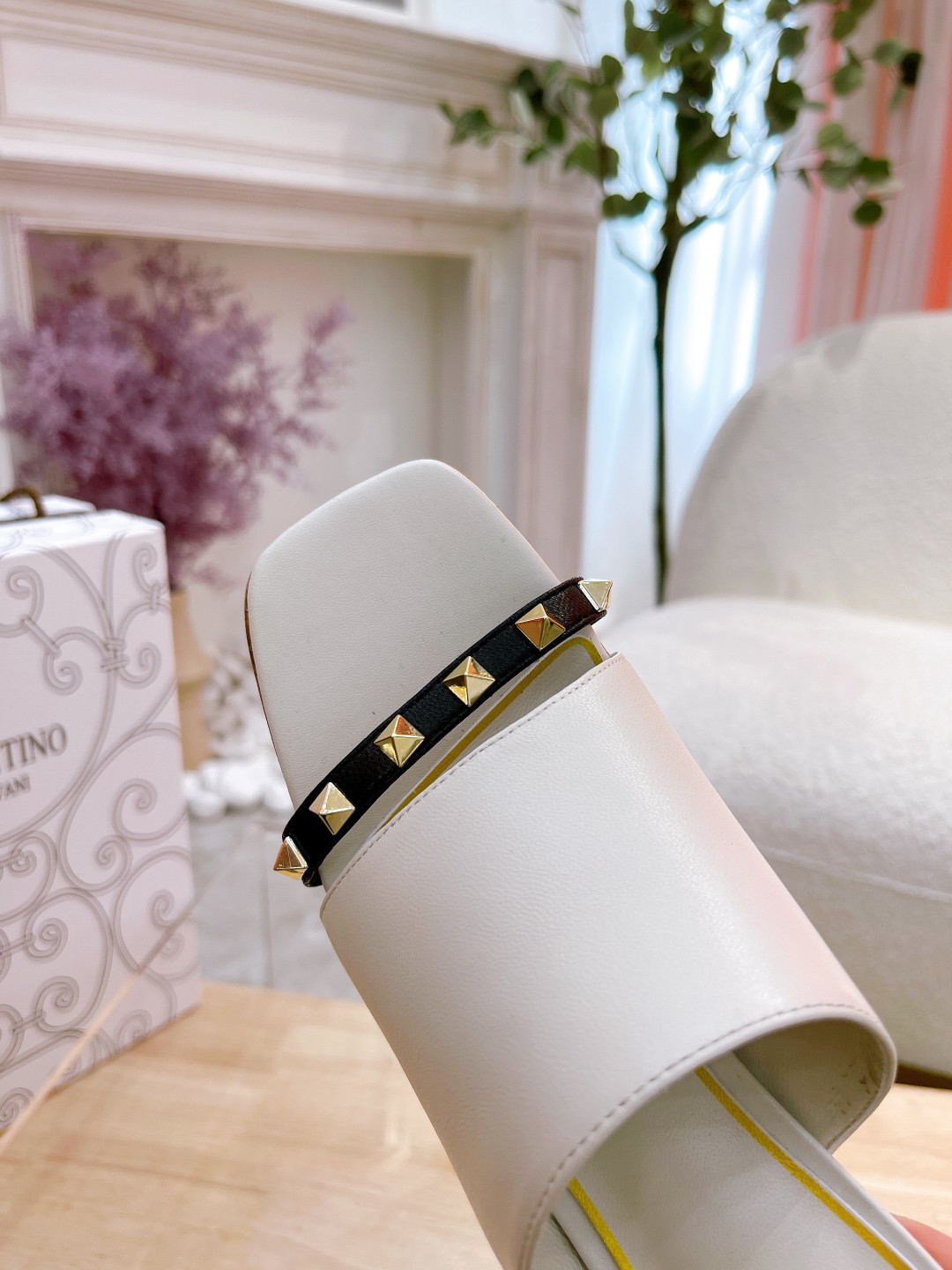 VALENTINO GARAVANI ROMAN STUD WOMEN 11 - vstockx