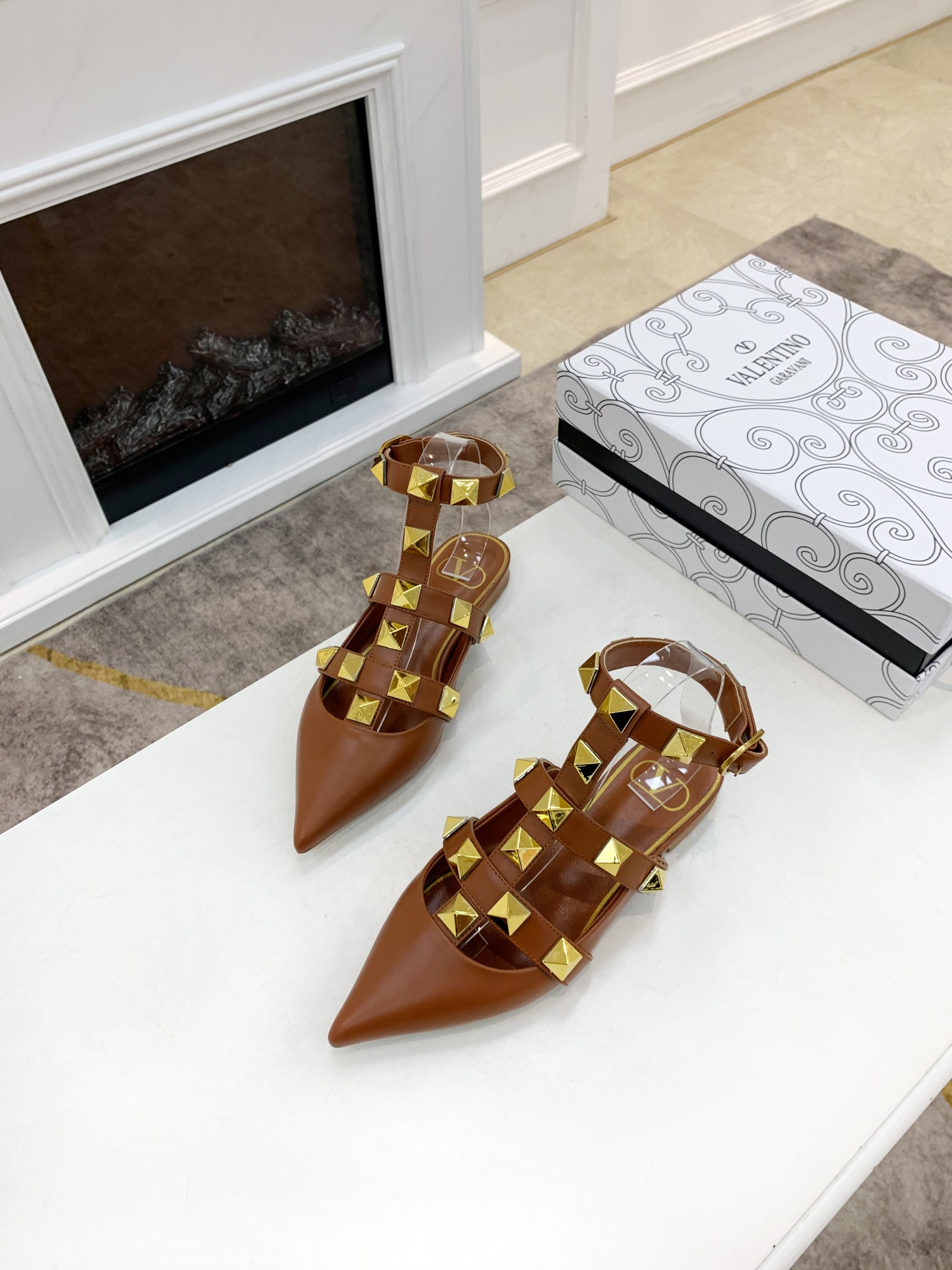 VALENTINO GARAVANI Roman Stud WOMEN 33 - vstockx